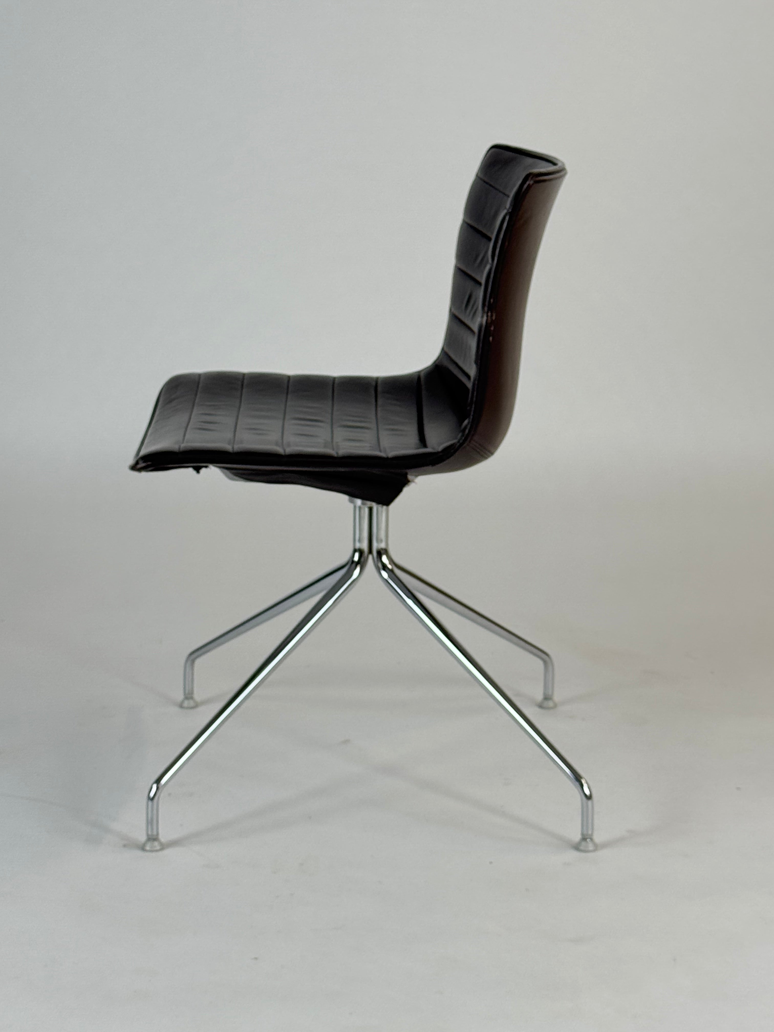 Arper Catifa 53 – Mørkebrun Læder