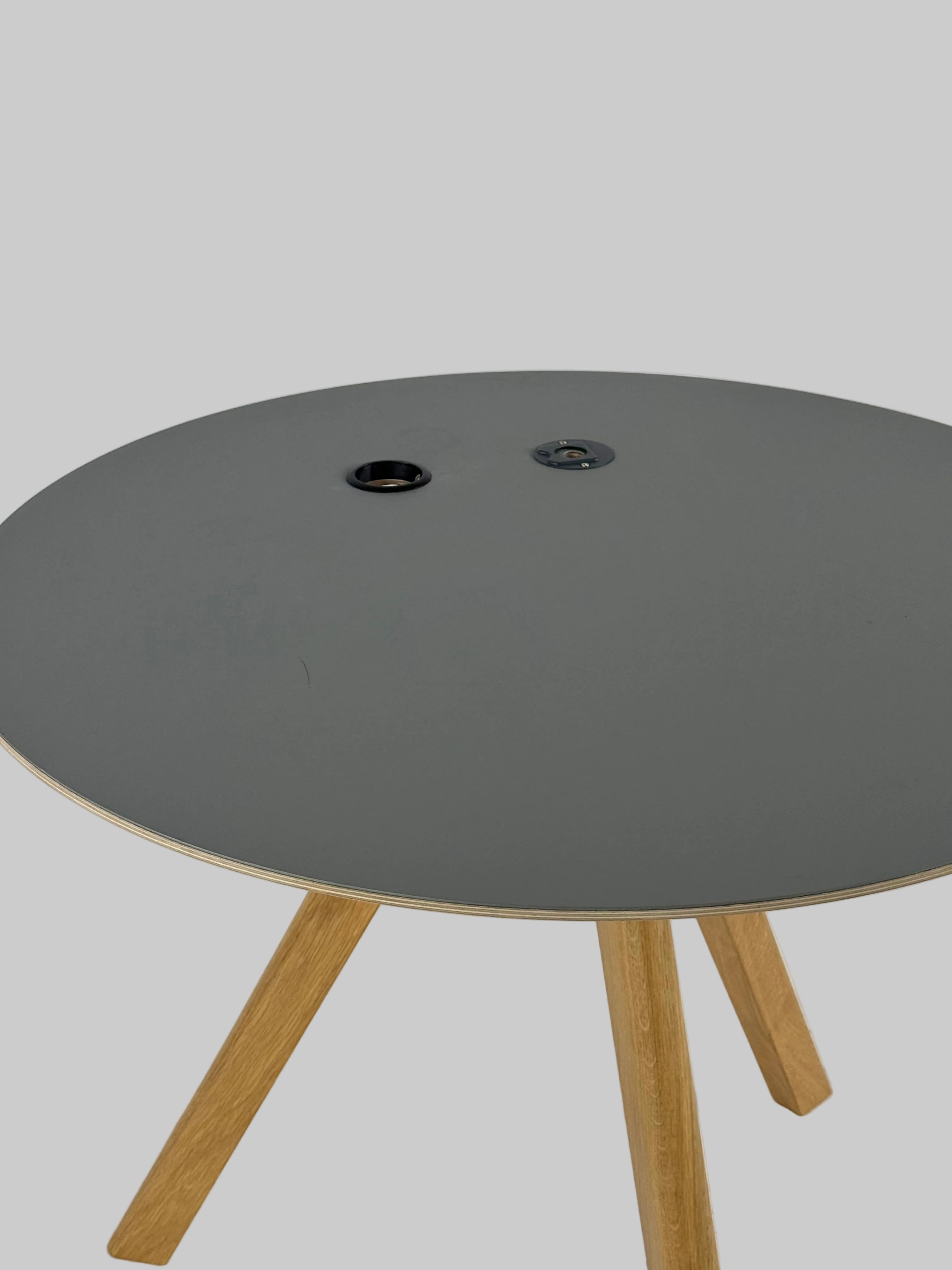 HAY CPH 20 Bord – Grå Ø90 cm m. kabelgennemføring