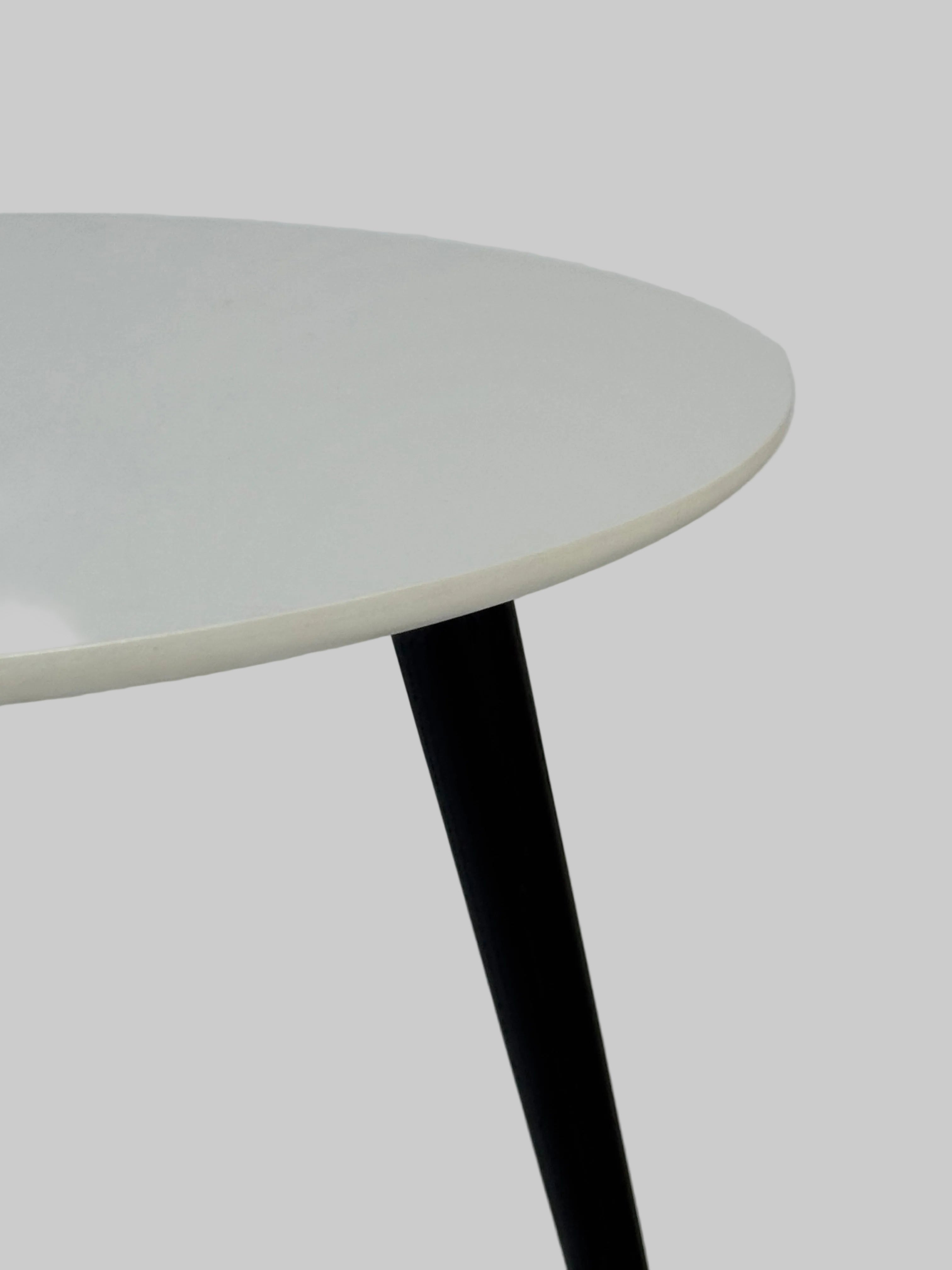 Fredericia Furniture Icicle Sofabord – Hvid/Sort Stel Ø50cm