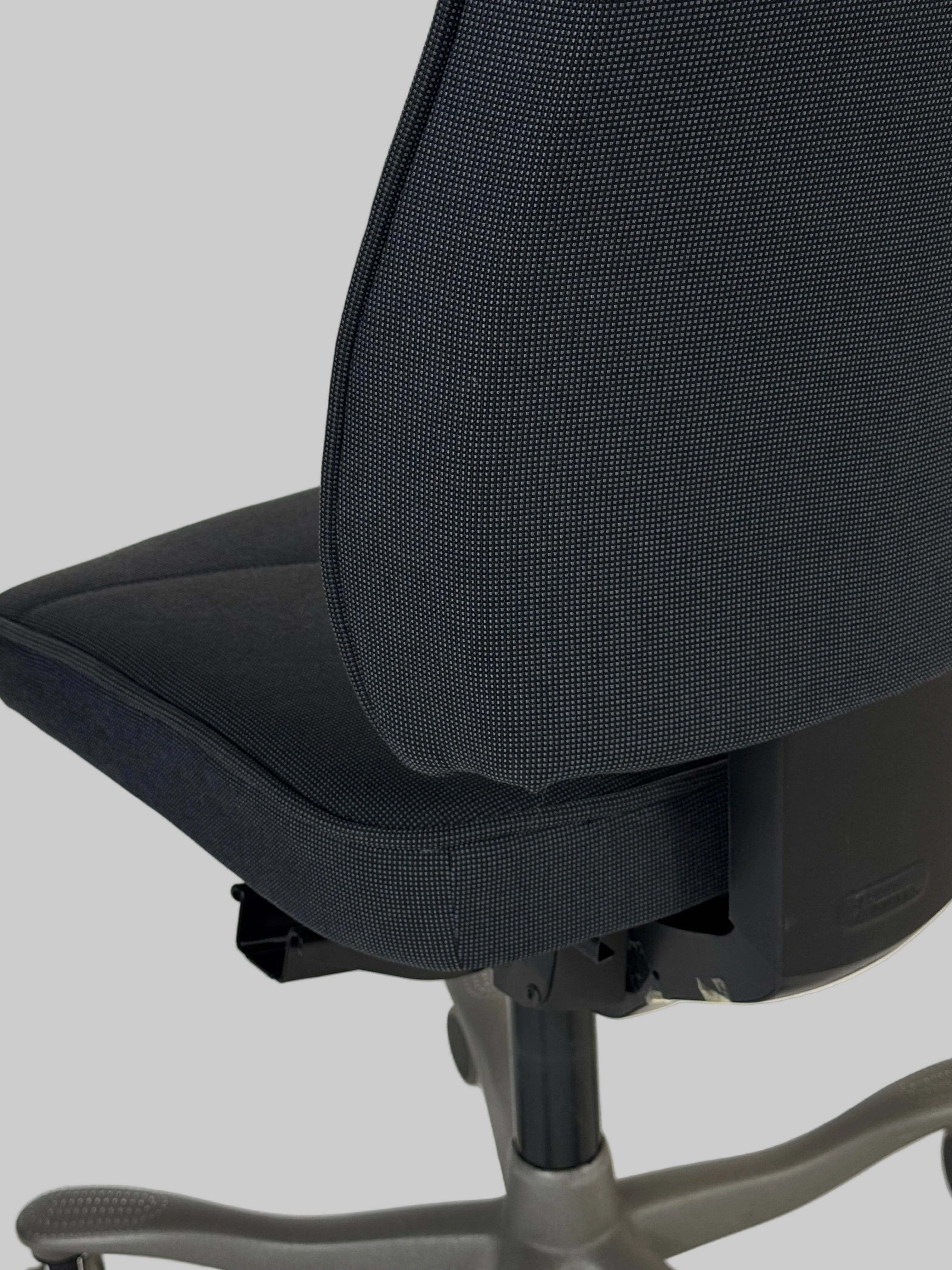 Kinnarps Free Float 6240 – Mørkeblå