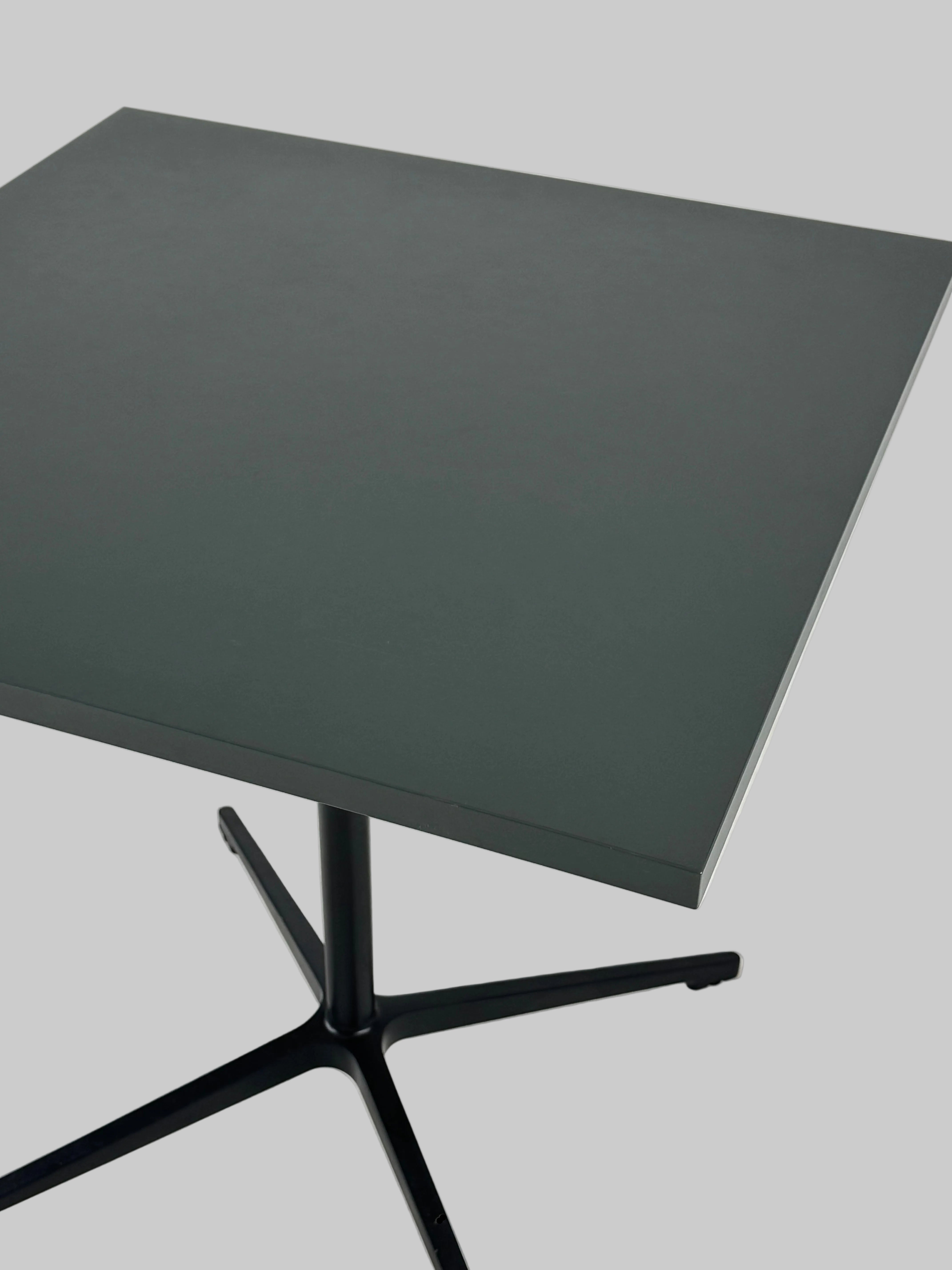 Bord – Grå/Sort Stel 70x70cm