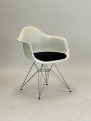 Vitra Eames Plastic Armchair DAR (Hvid)