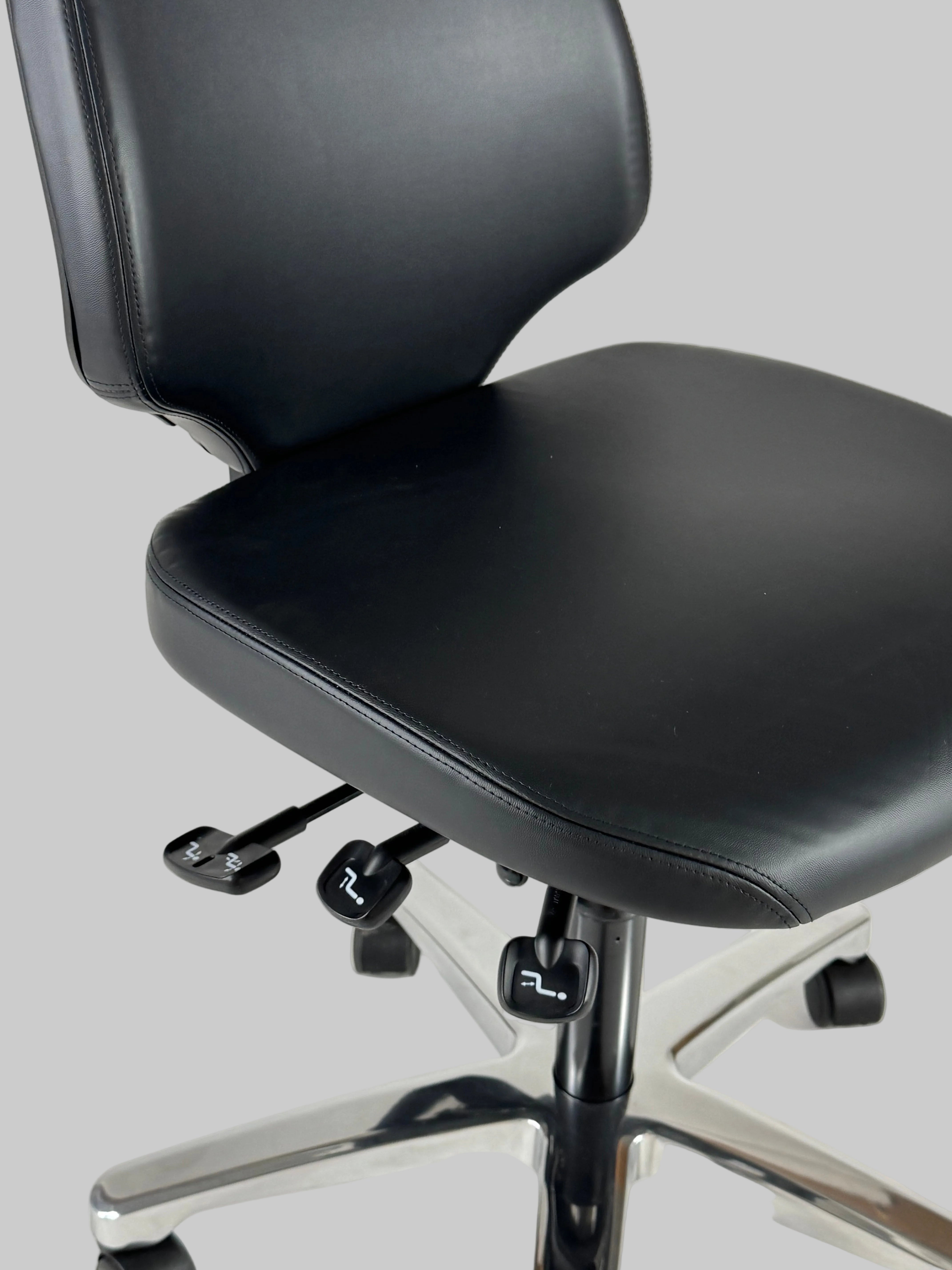 RH Activ 220 Kontorstol – Sort Læder/Krom Stel