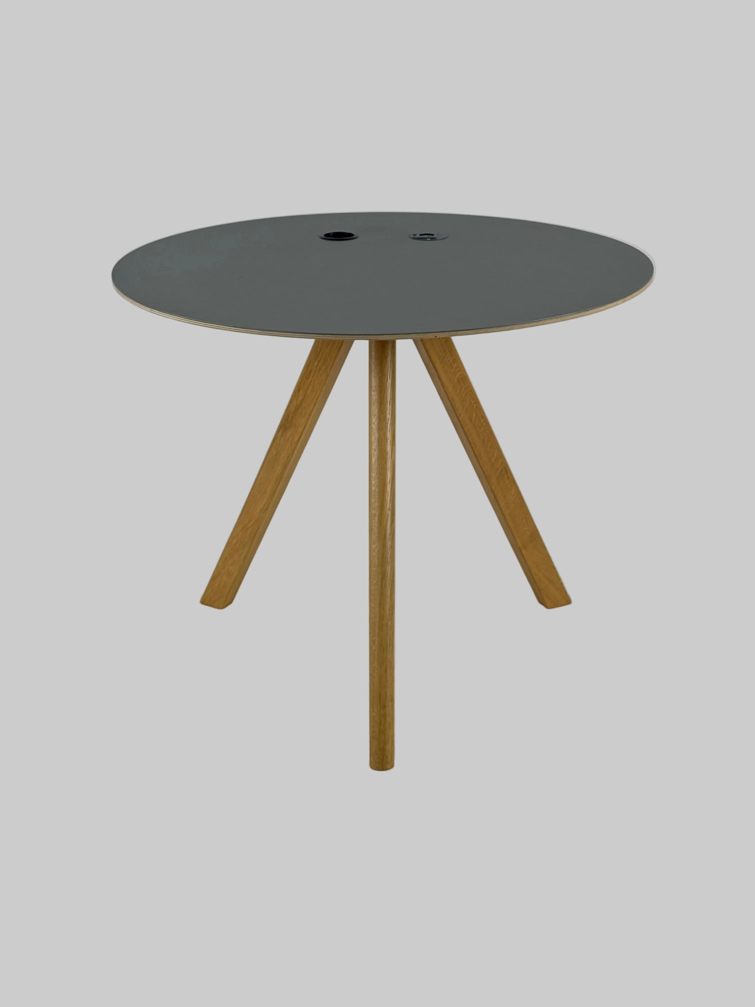 HAY CPH 20 Bord – Grå Ø90 cm m. kabelgennemføring