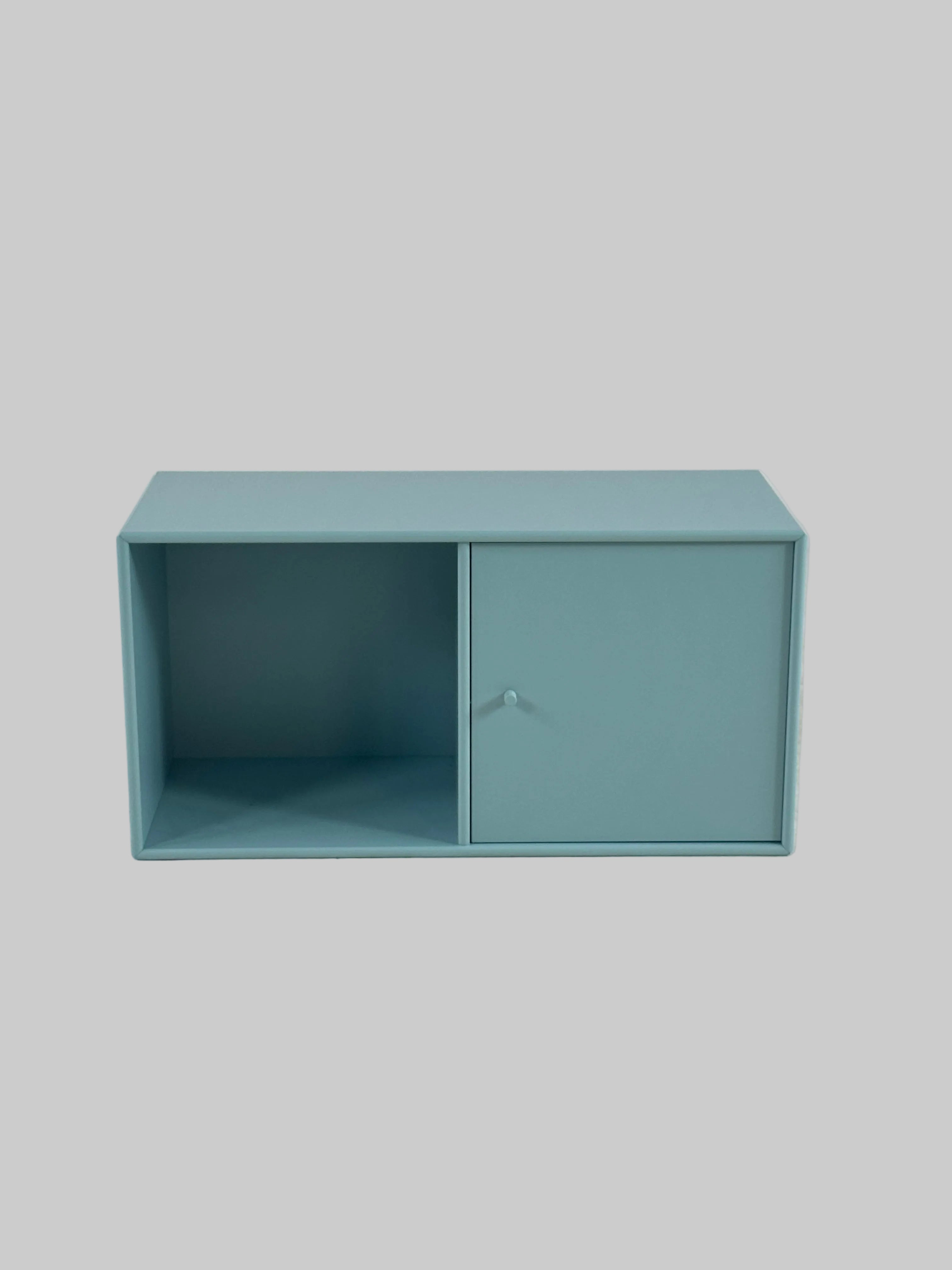 Montana Skab – Lyseblå 70x30x36cm