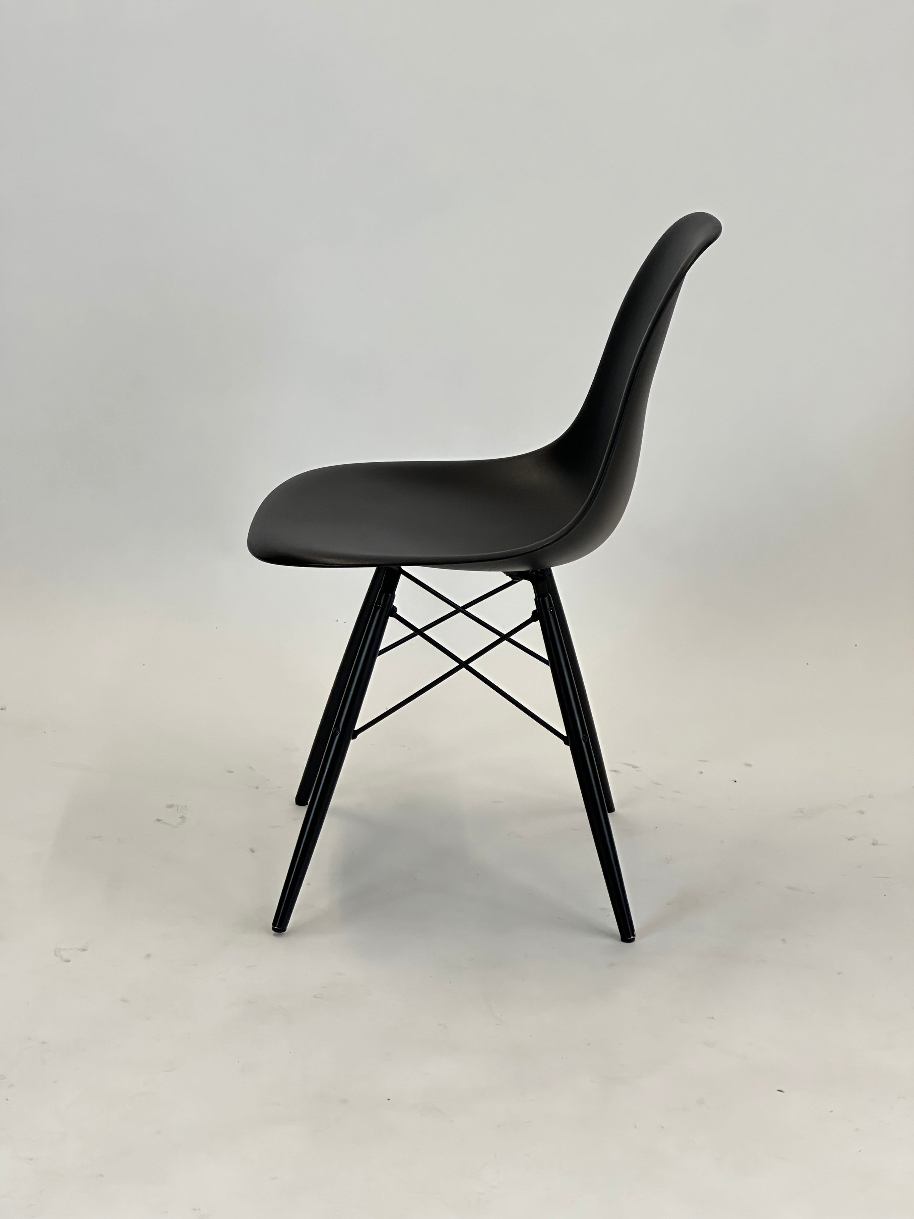 Eames Plastic Side Chair DSW - Vitra