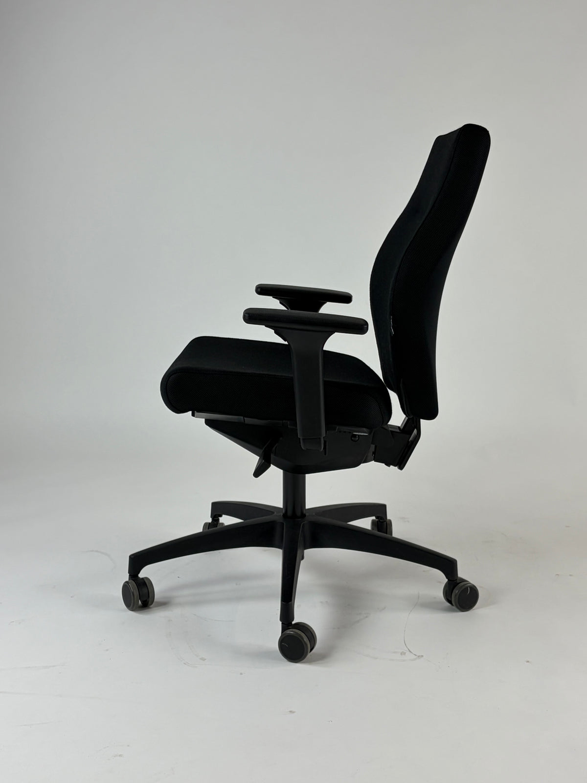 Dauphin Shape XTL Kontorstol – Sort