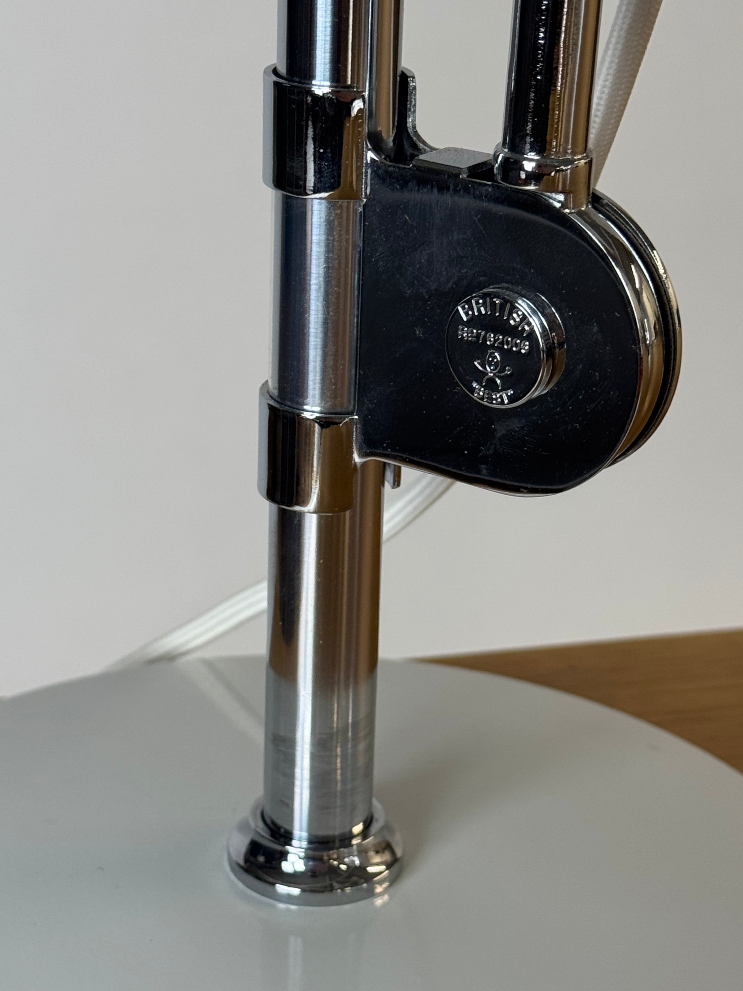 Gubi Bestlite BL1 – Hvid/Krom