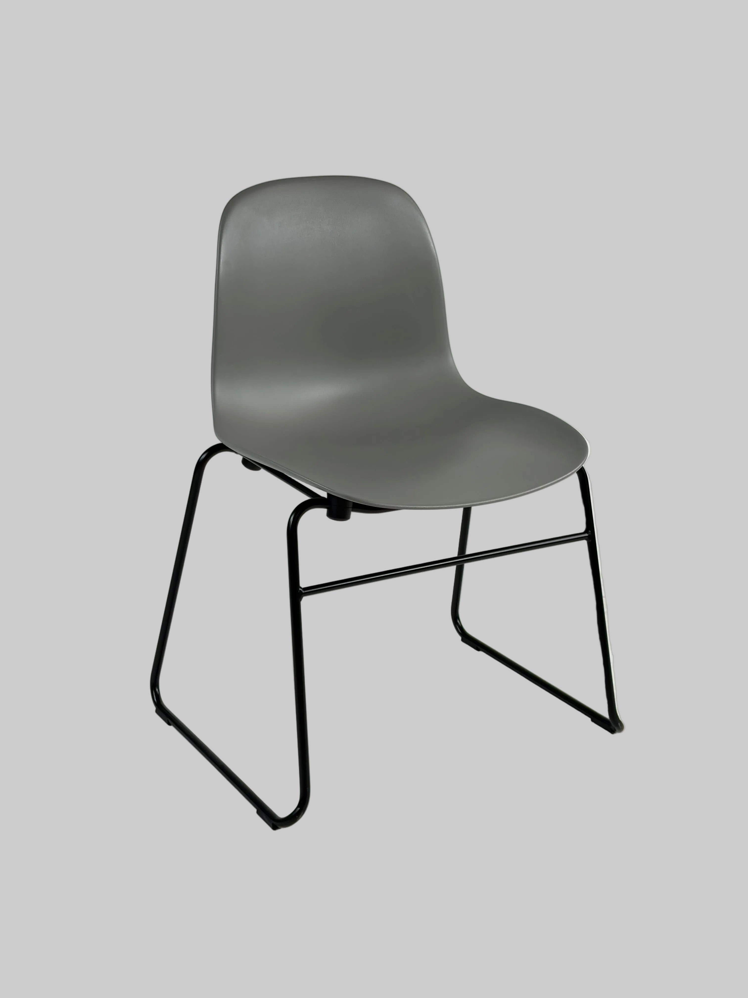 Normann Copenhagen Form Stol – Grå/Sort Stel