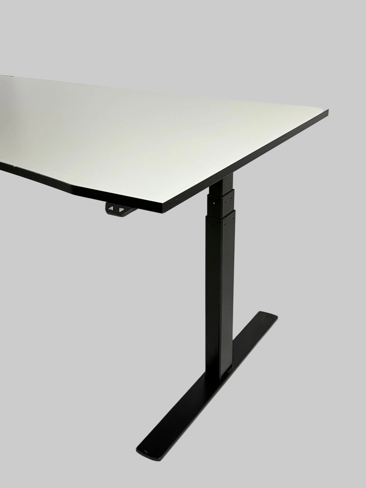 Linak Hæve/sænkebord – Hvid/Sort Stel 180x90