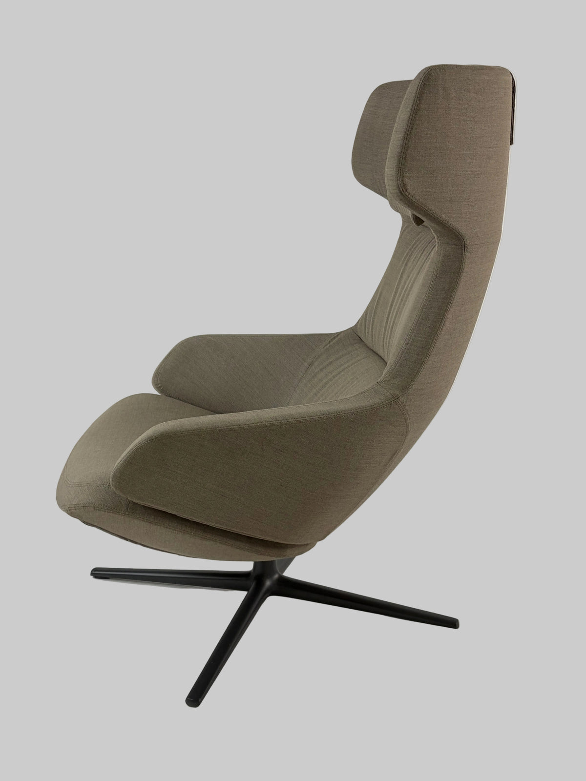 Arper Aston Club Loungestol – Gråbrun/Sort Stel