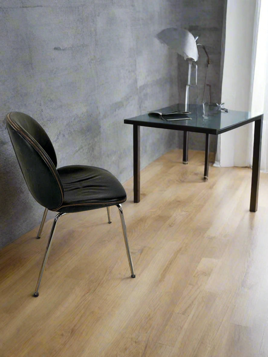 GUBI | Beetle Chair (Grå m. brun kant)