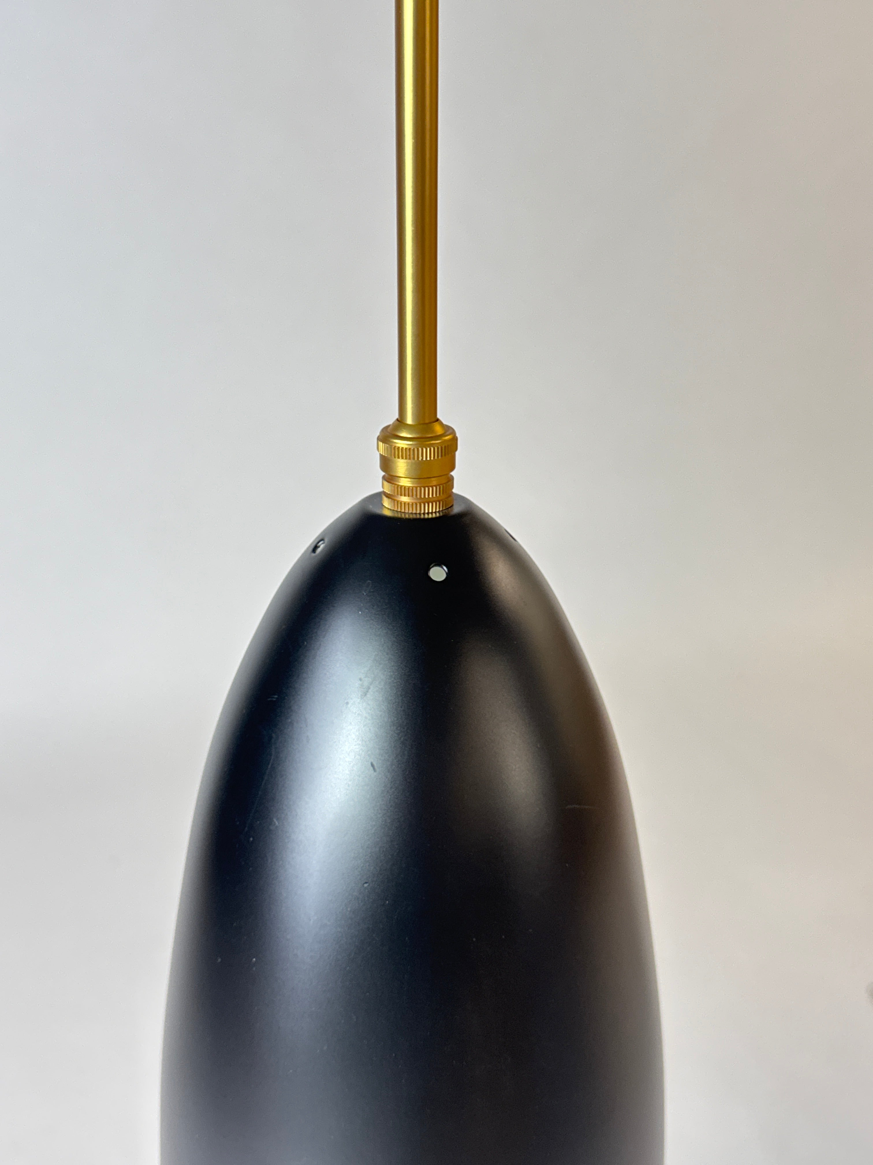 GUBI Gräshoppa Lampe – Sort H 23 cm