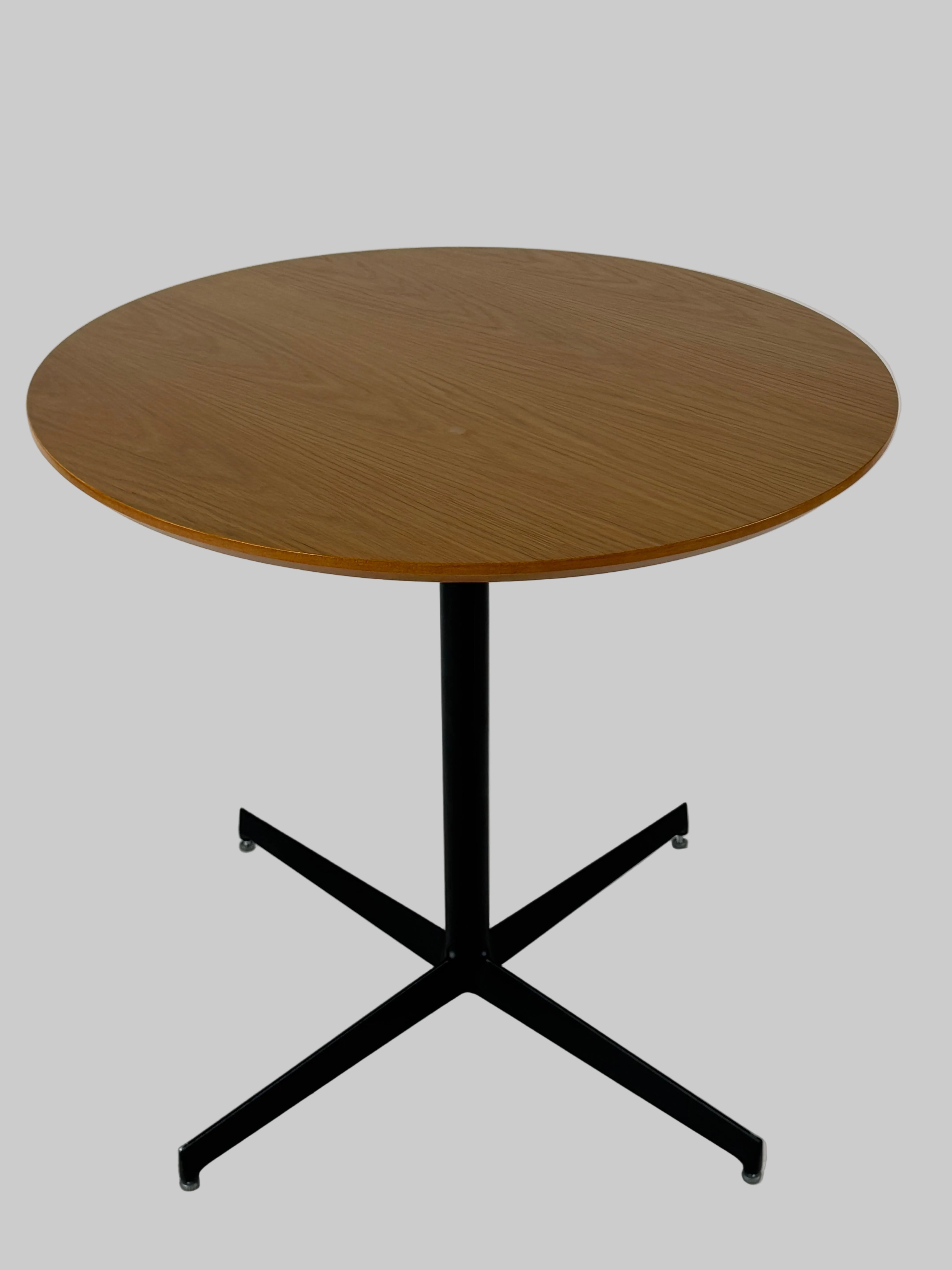 Rundt Bord - Natur/Sort Stel Ø80 cm