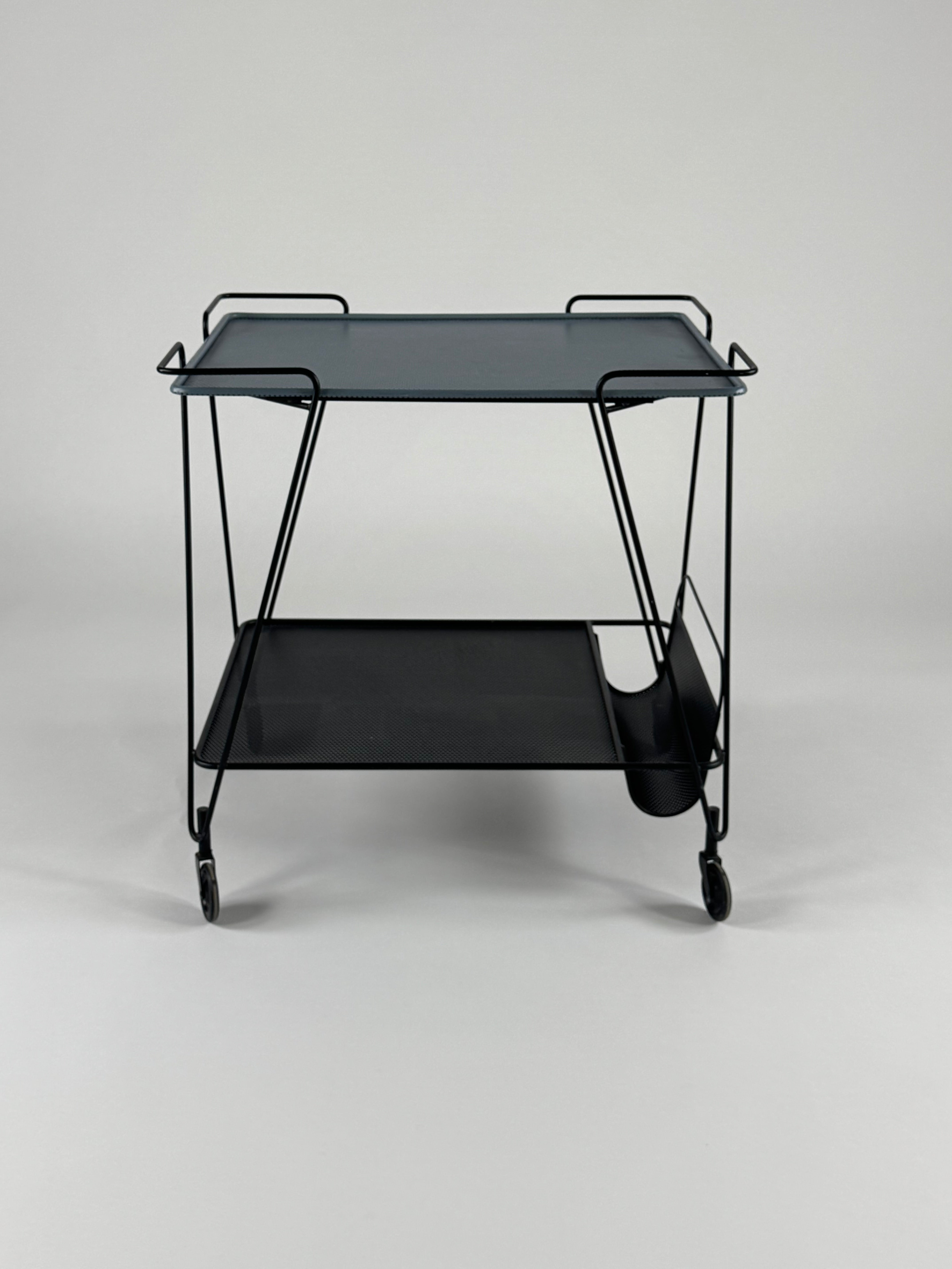 GUBI Matégot Trolley – Blå/Sort