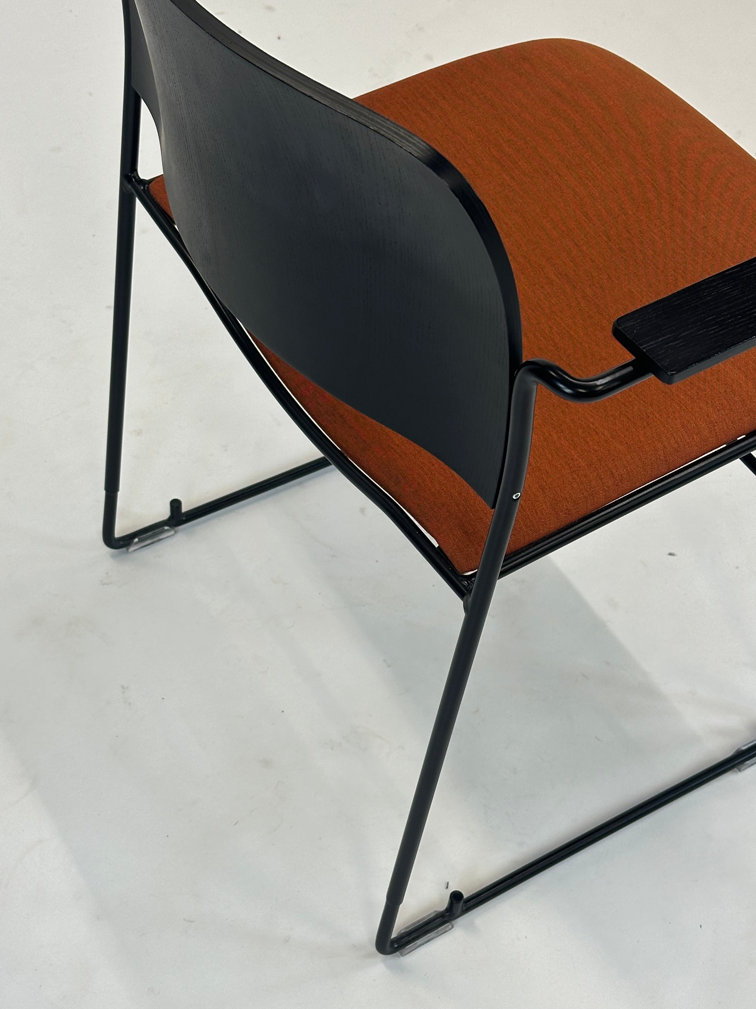 Howe | 40/4 Konferencestol (Orange/Sort)