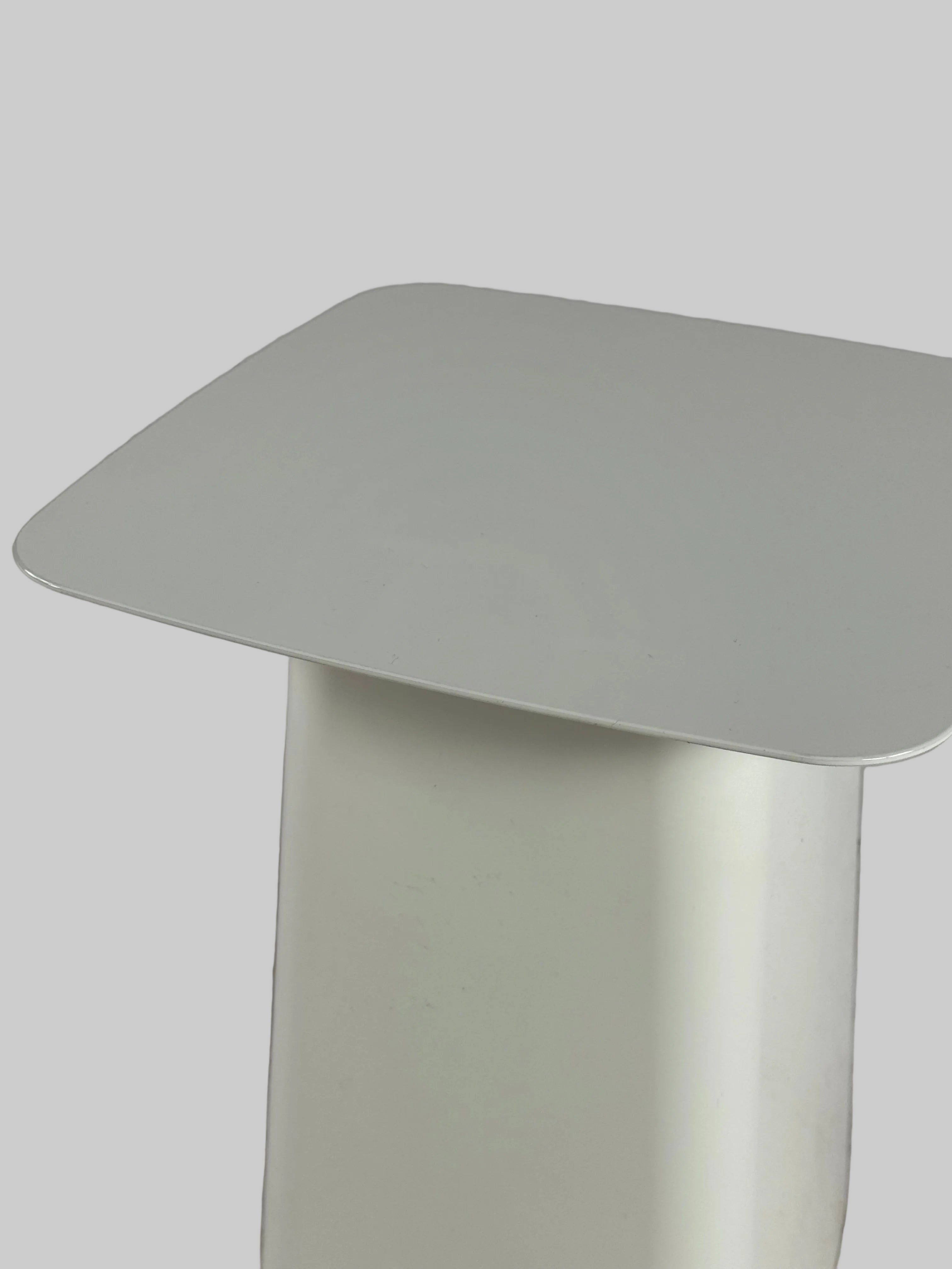 Vitra Metal Side Table Medium  – Hvid 40x40x45cm