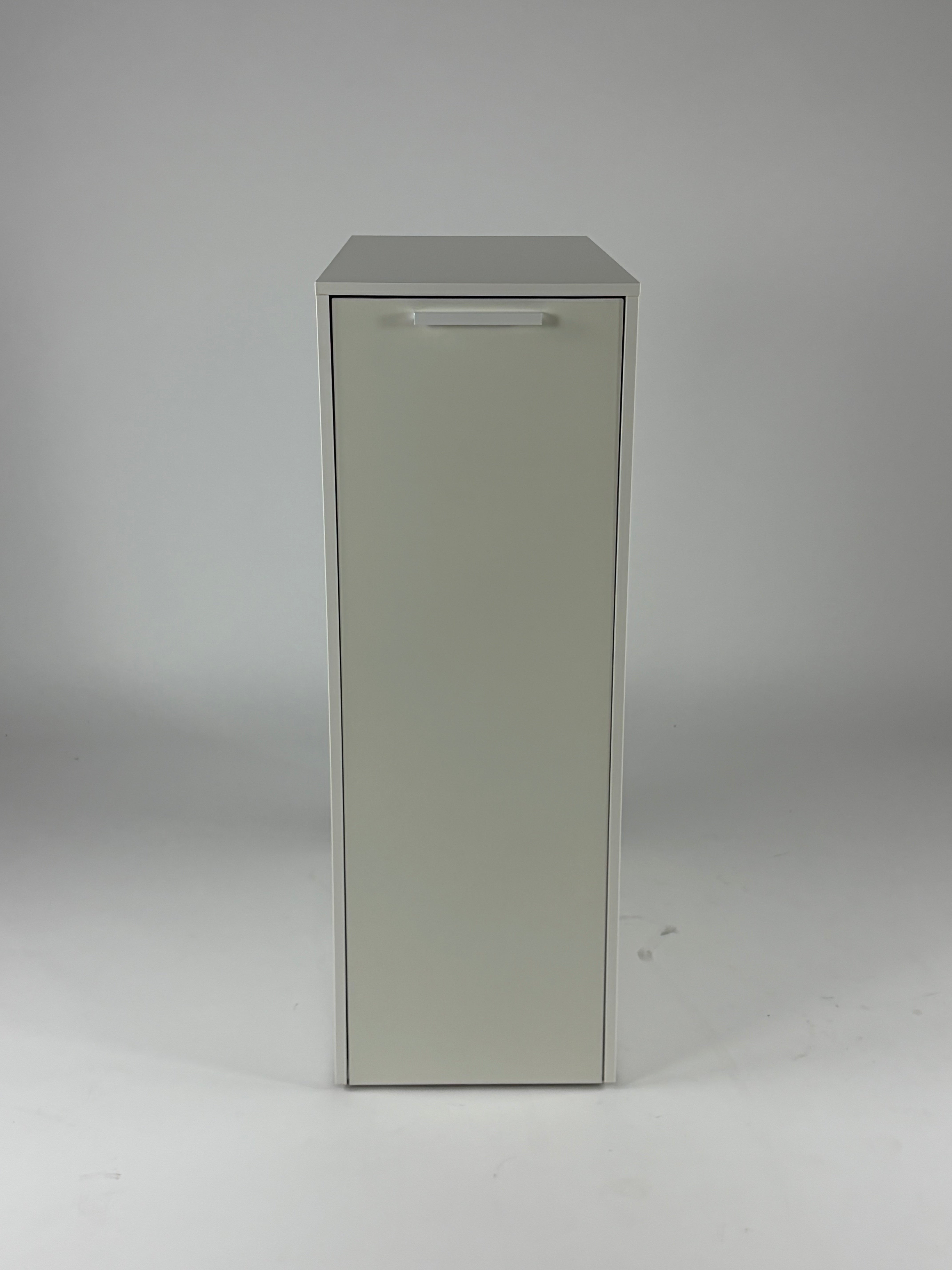 Udtræksskab – Hvid 83x40x114cm