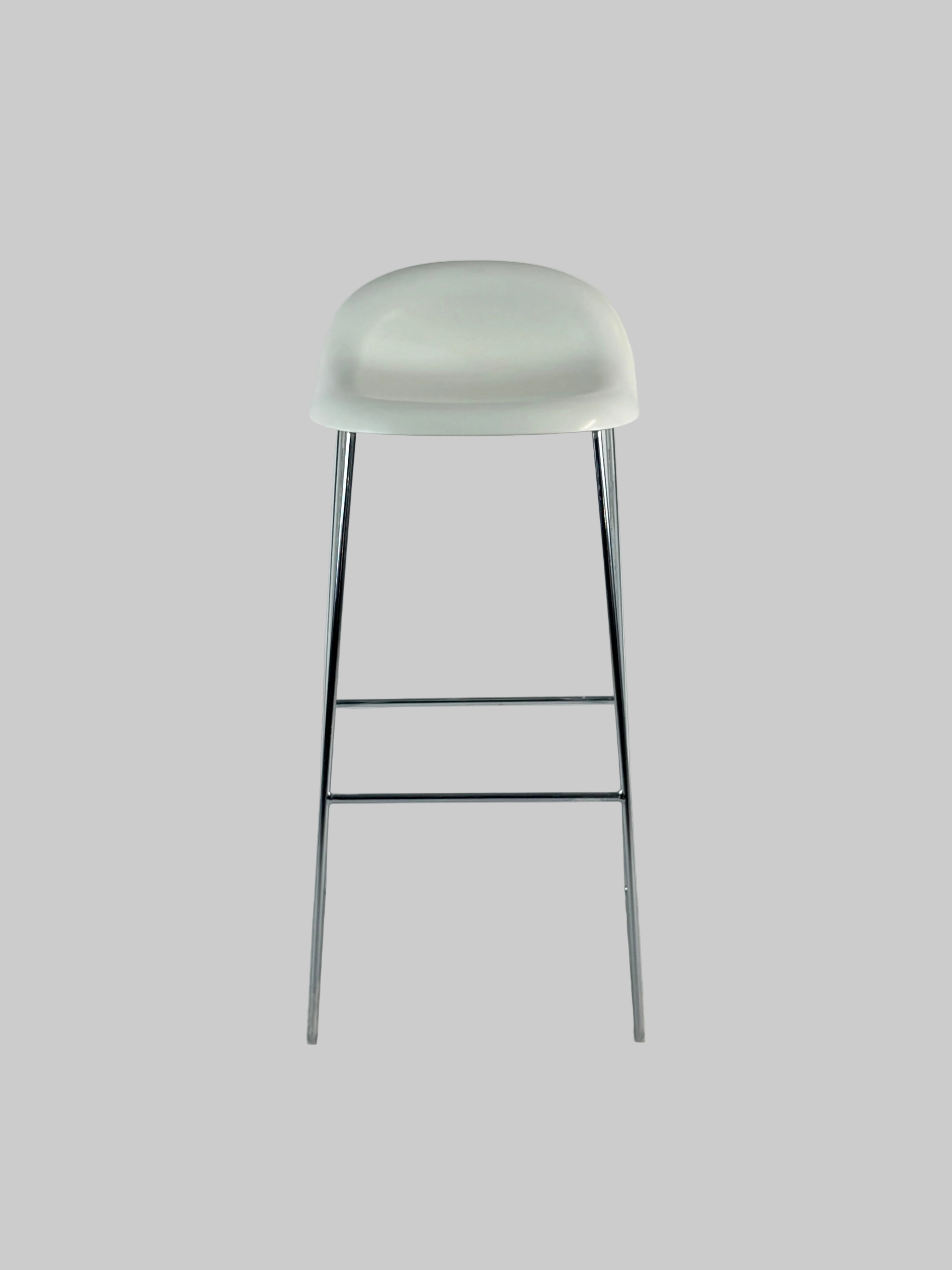 GUBI 3D Bar Stool Barstol – Hvid/Krom Stel SH 75 cm