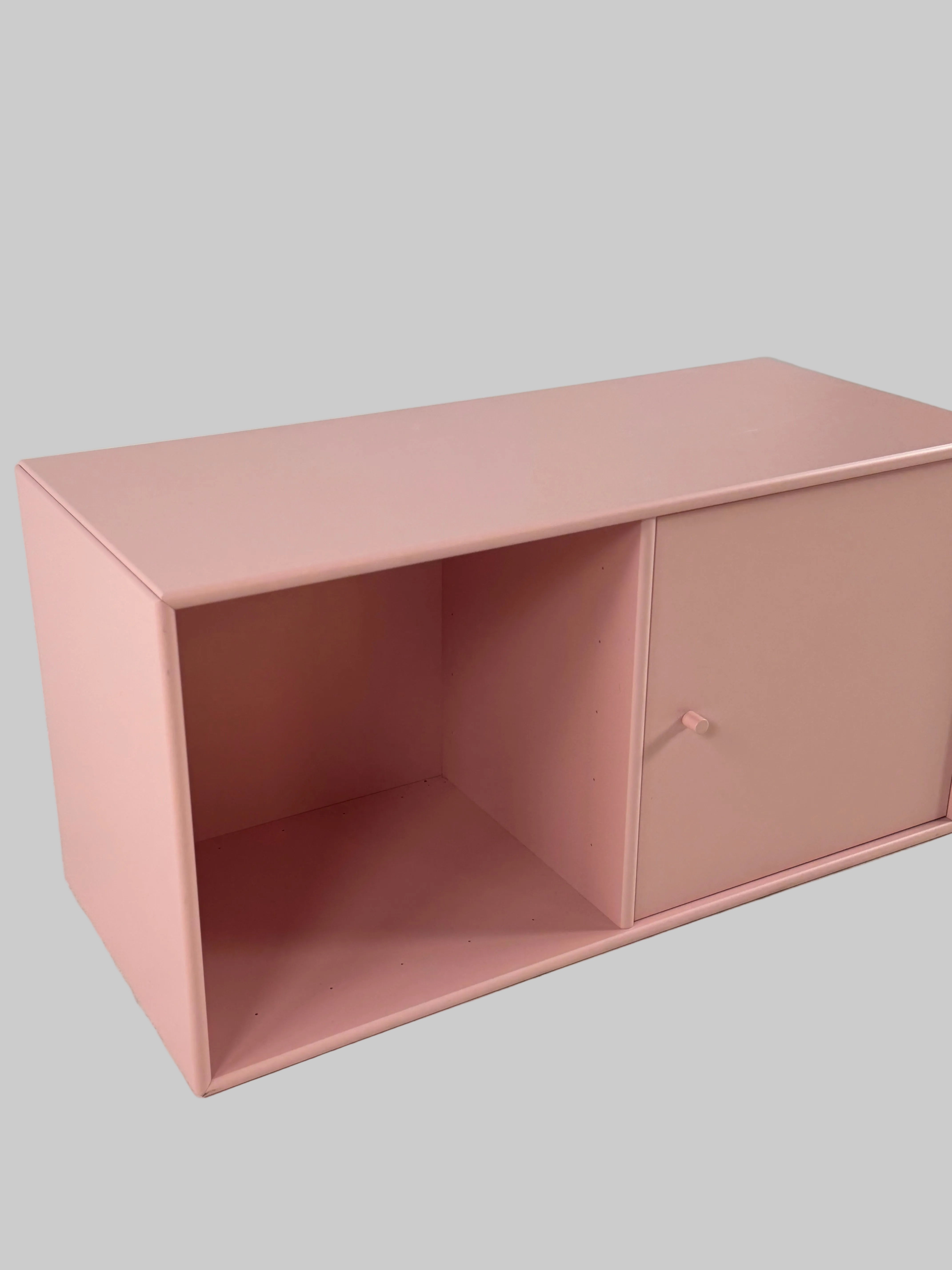 Montana Skab – Lyserød 70x30x36cm