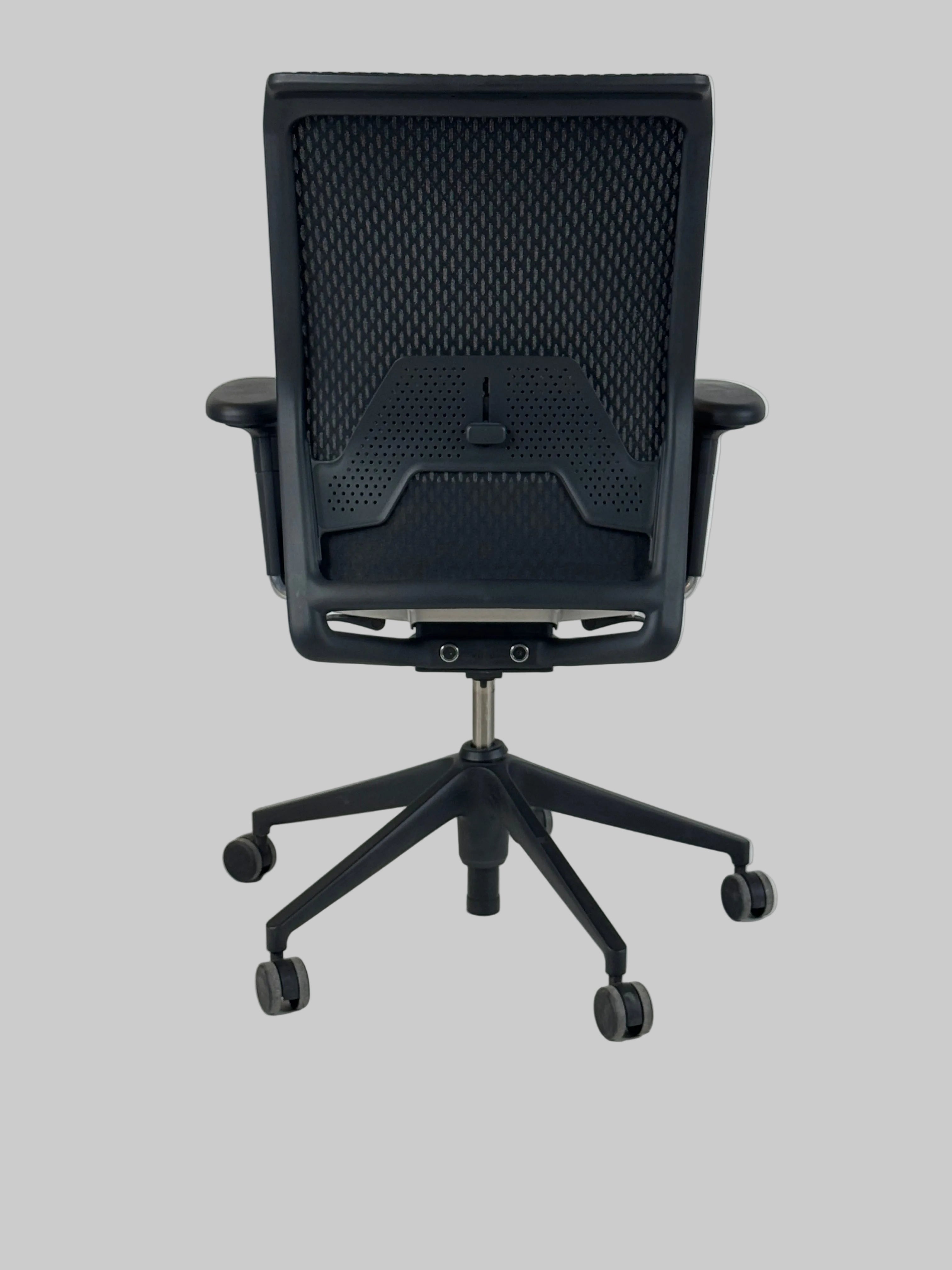 Vitra ID Mesh Kontorstol – Sort m. Armlæn