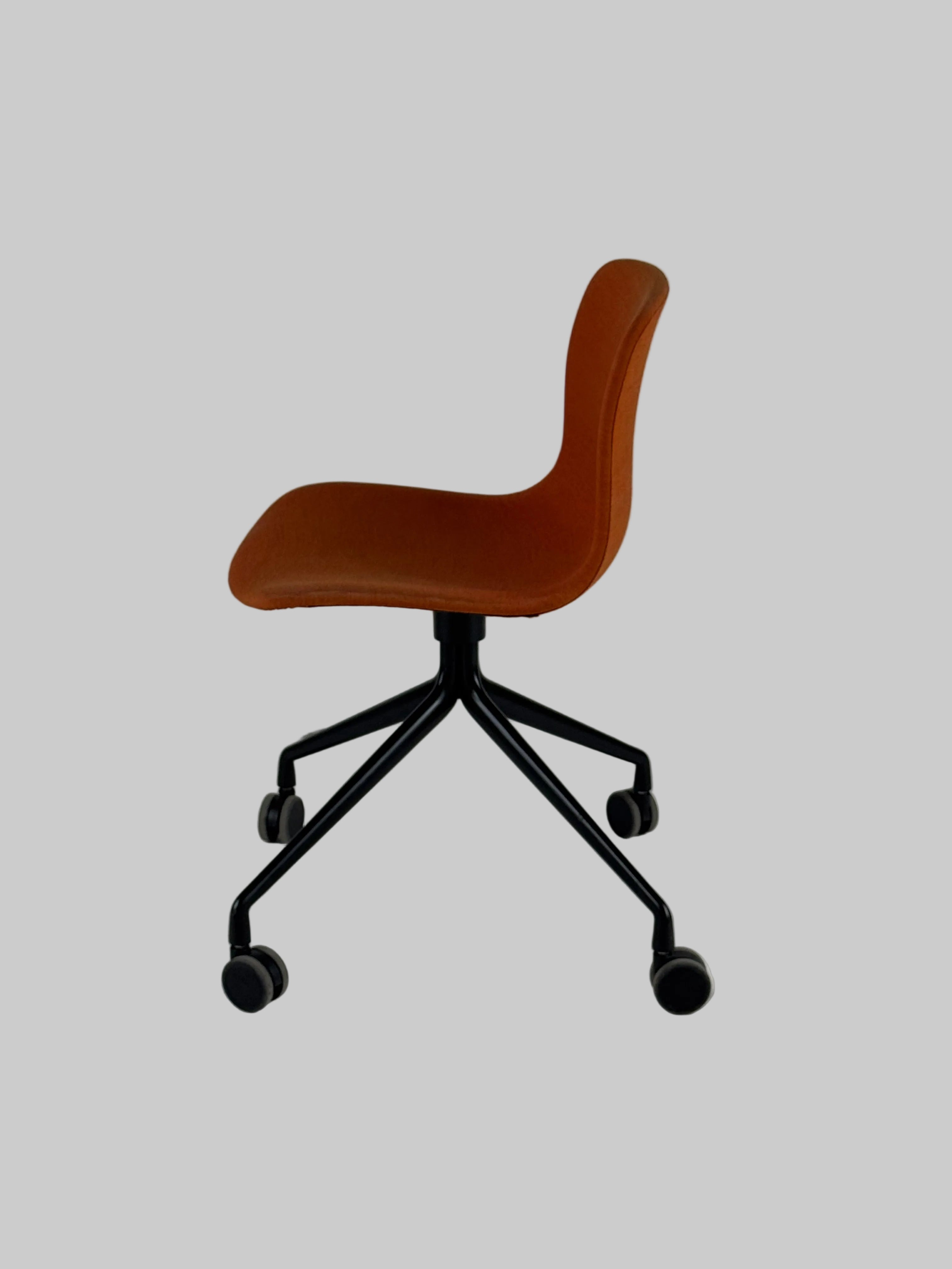 HAY AAC15 Stol - Orange/Sort Stel