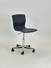 Butterfly swivel fra Magnus Olesen (Grå kunstlæder)