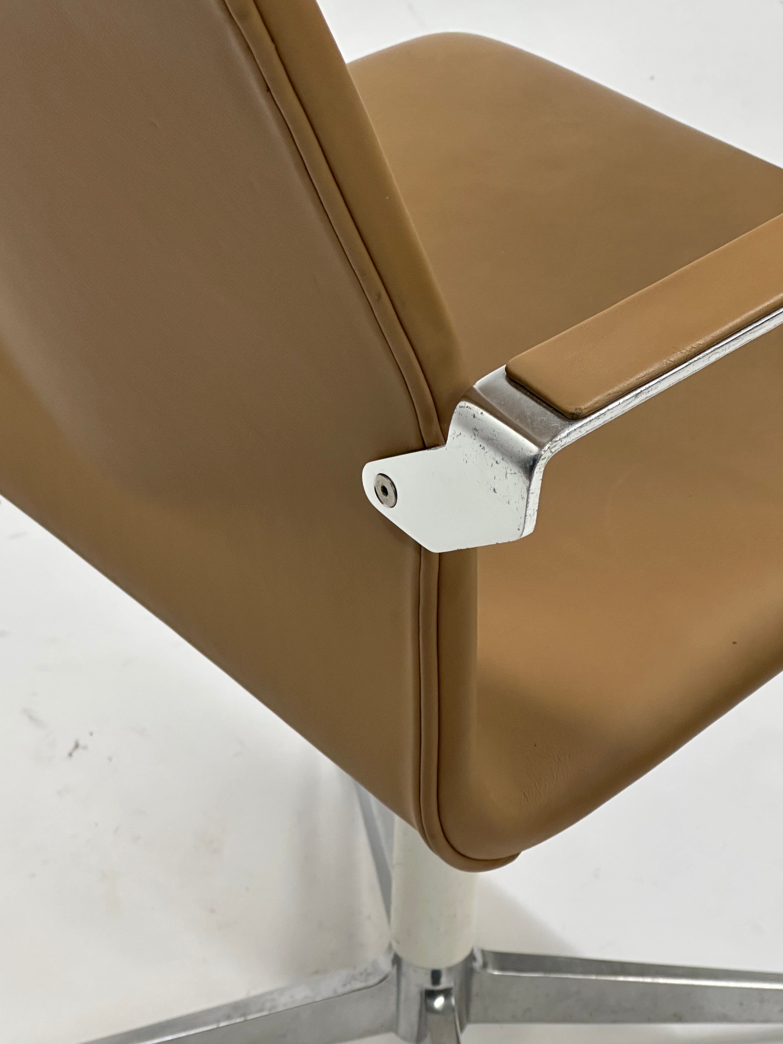 Four Design - 4-Cast® XL Mødestol (Lysebrun)