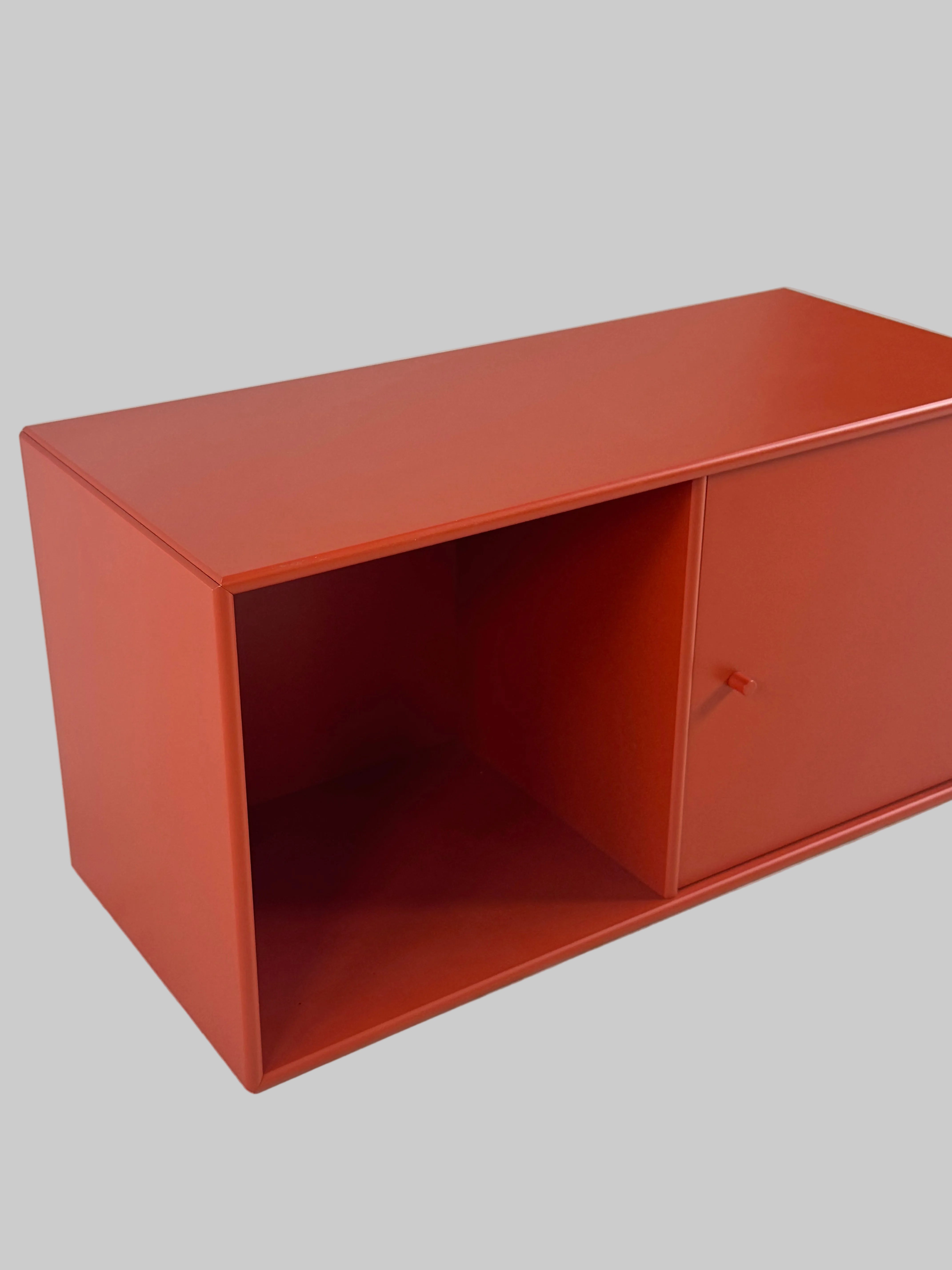 Montana Skab – Orange 70x30x36cm
