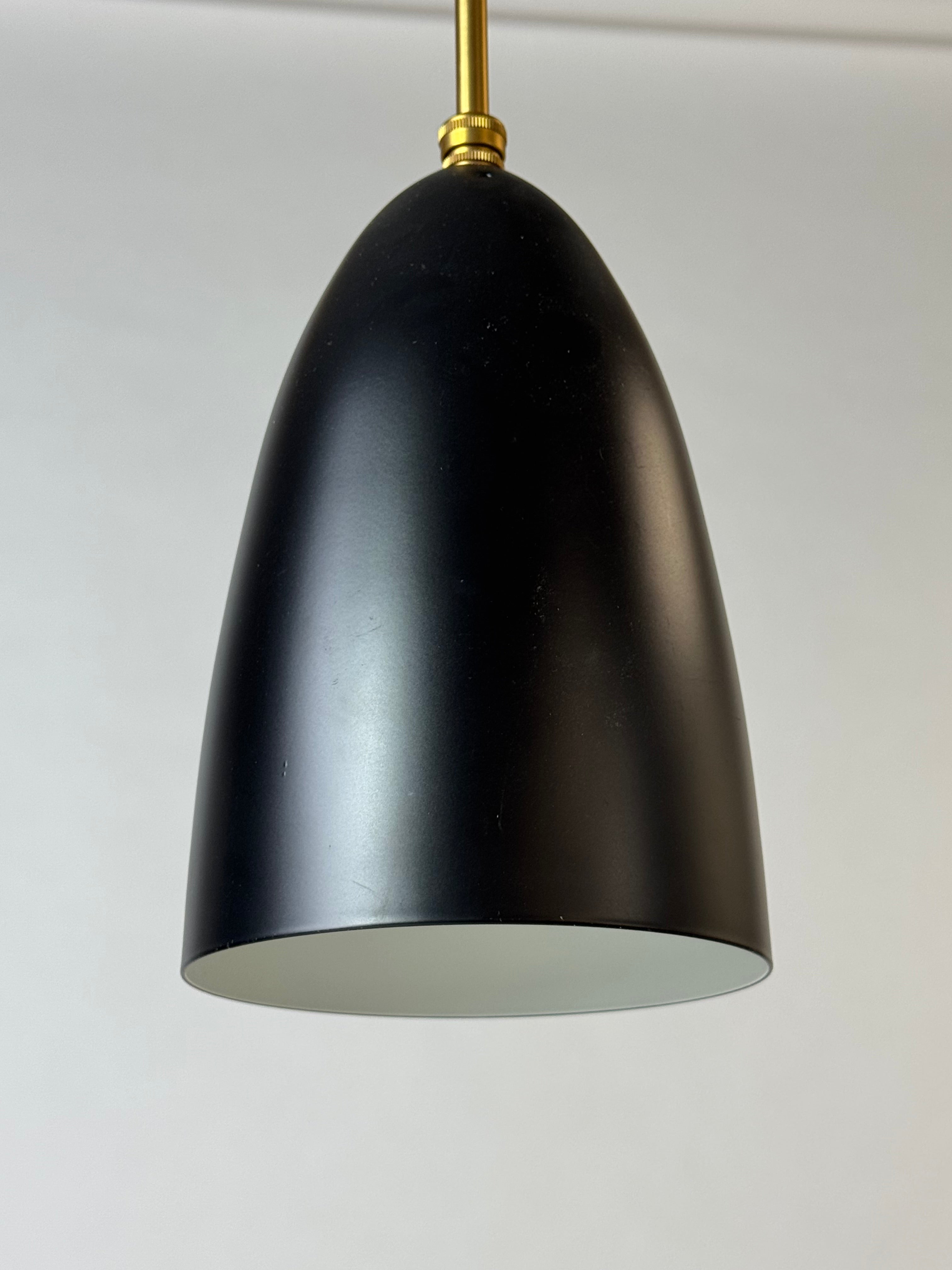 GUBI Gräshoppa Lampe – Sort H 23 cm