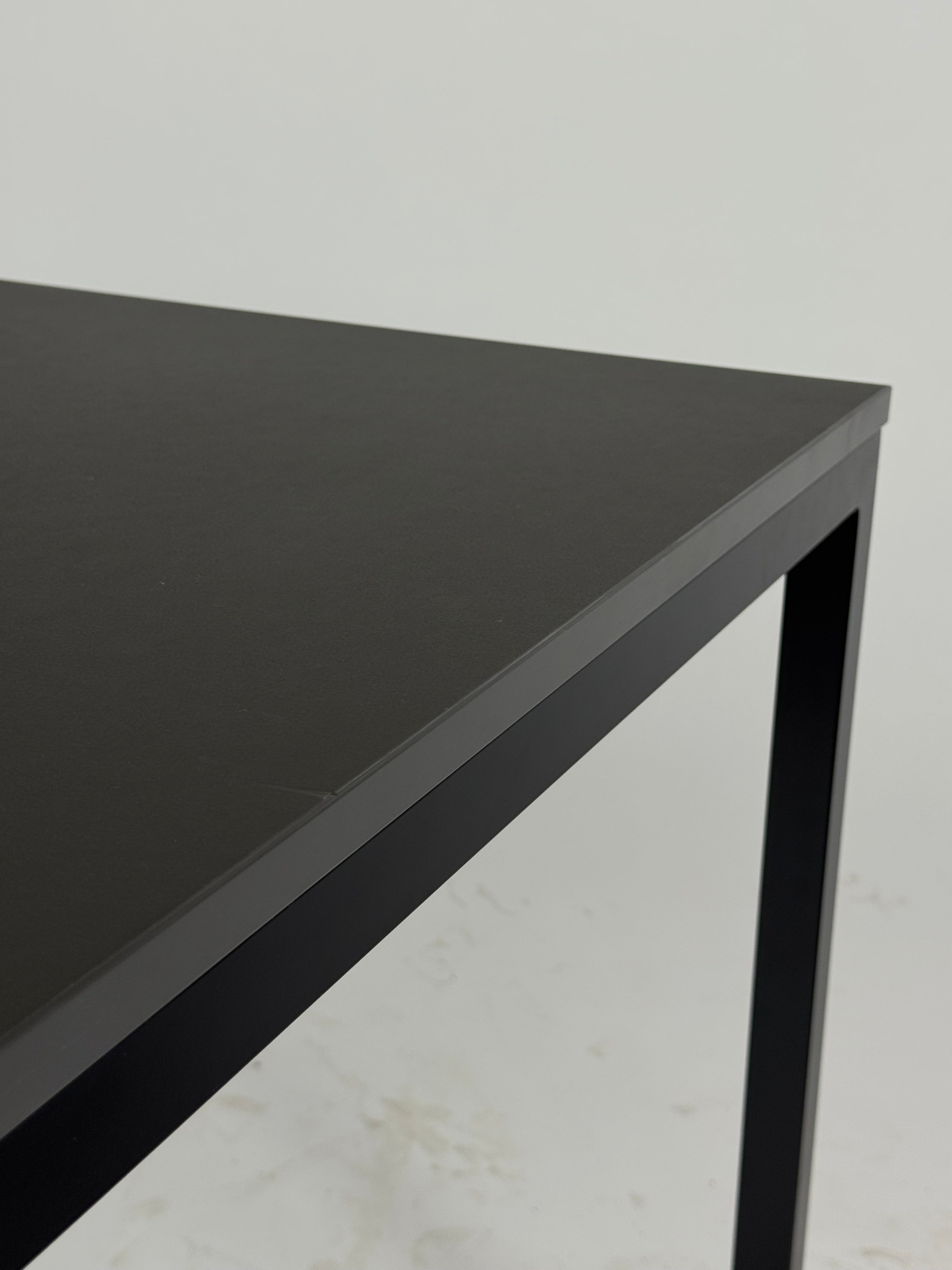 Holmris B8 Quadro Bord – Grå/Sort Stel