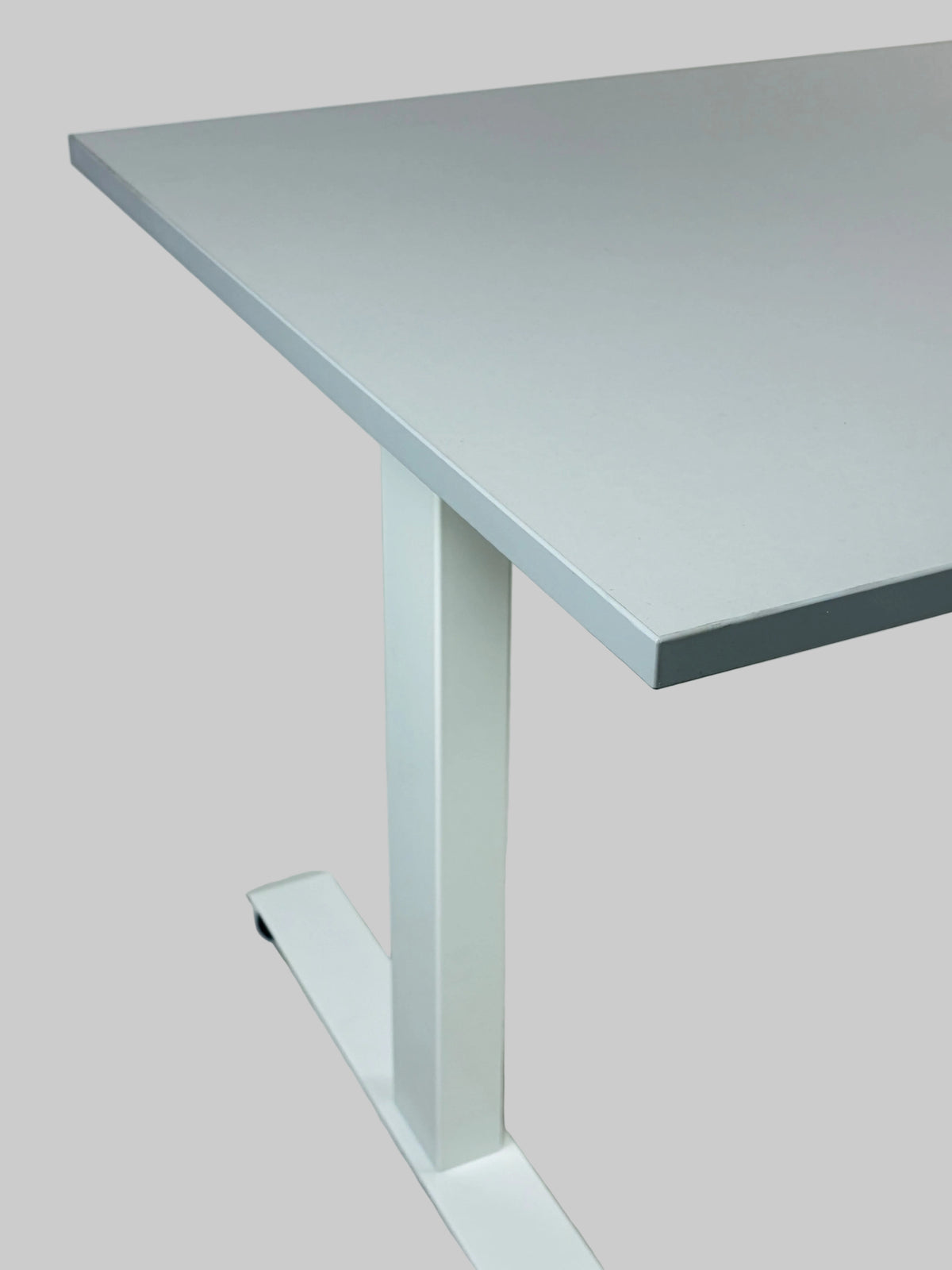 Hæve/sænkebord – Lysegrå/Hvidt Stel 140x80cm