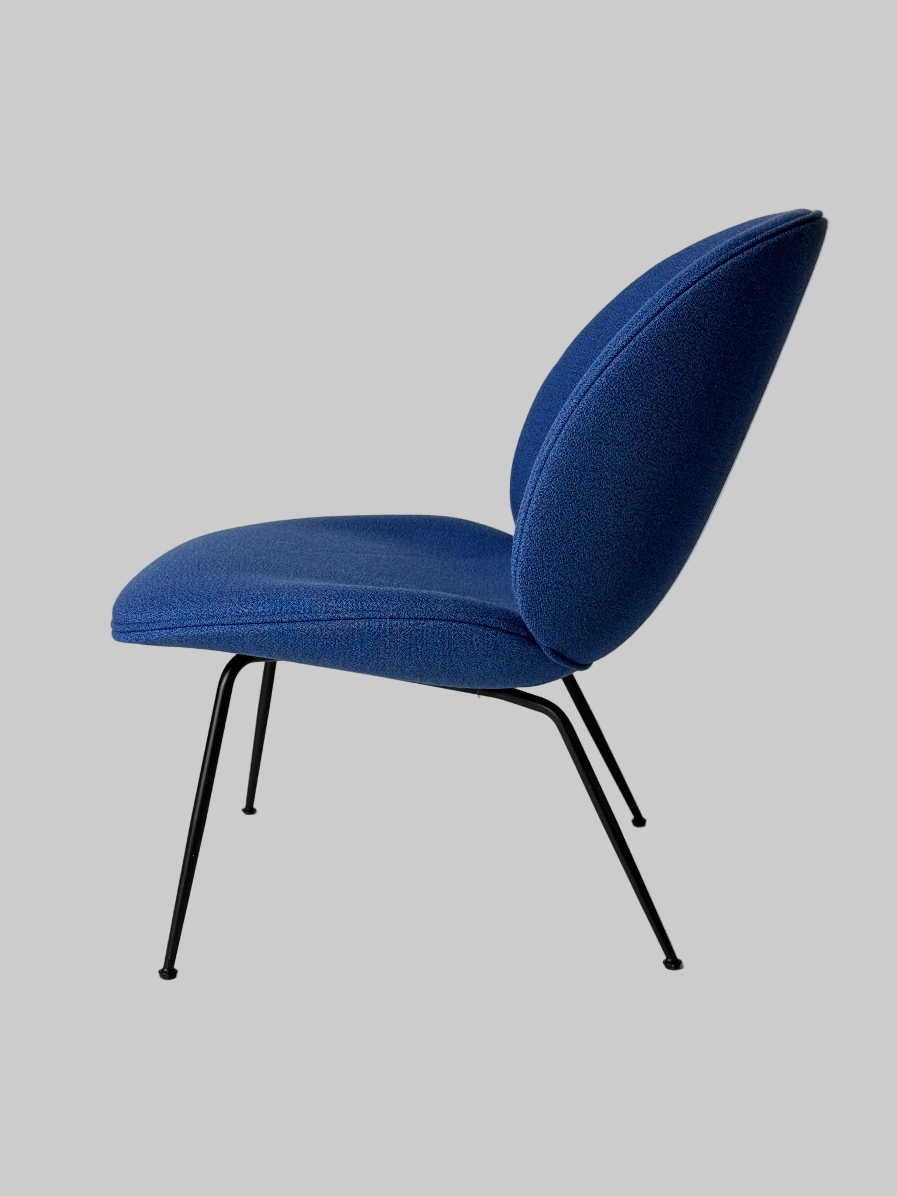 GUBI Beetle Loungestol – Blå