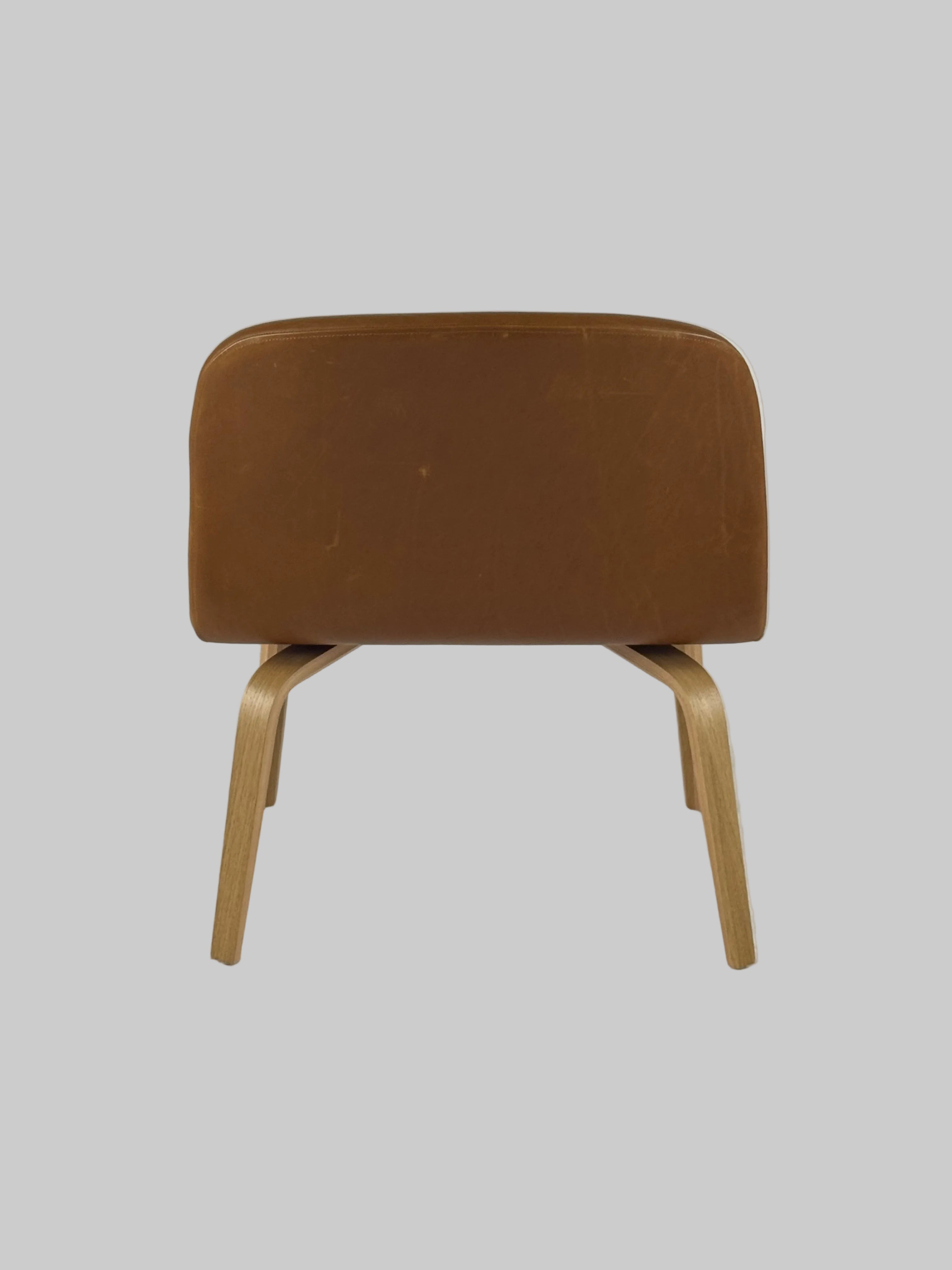 Muuto Visu Loungestol – Cognac Læder/Eg Stel