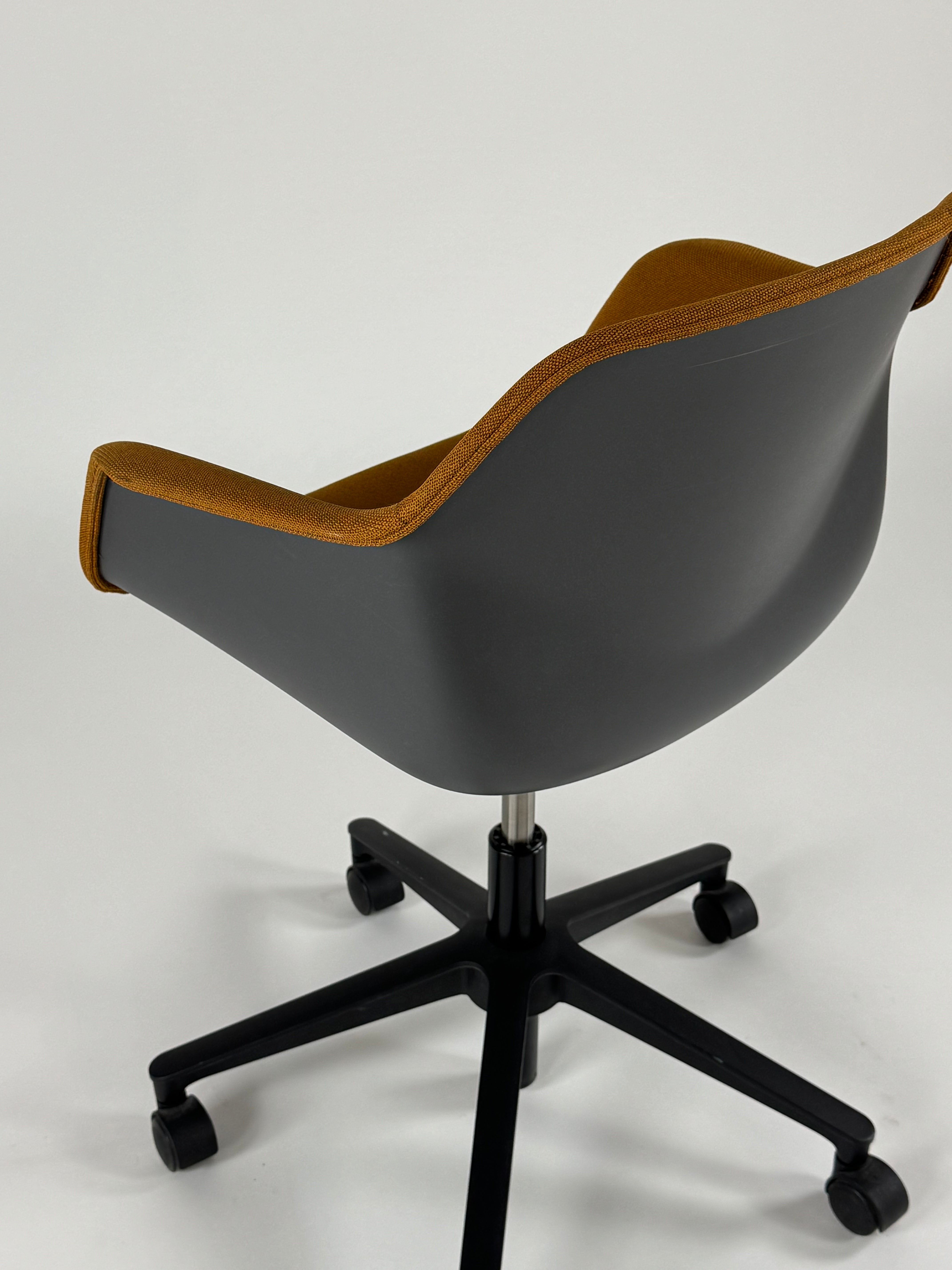 Four Design FourMe 66 - Mustard/Mørkegrå