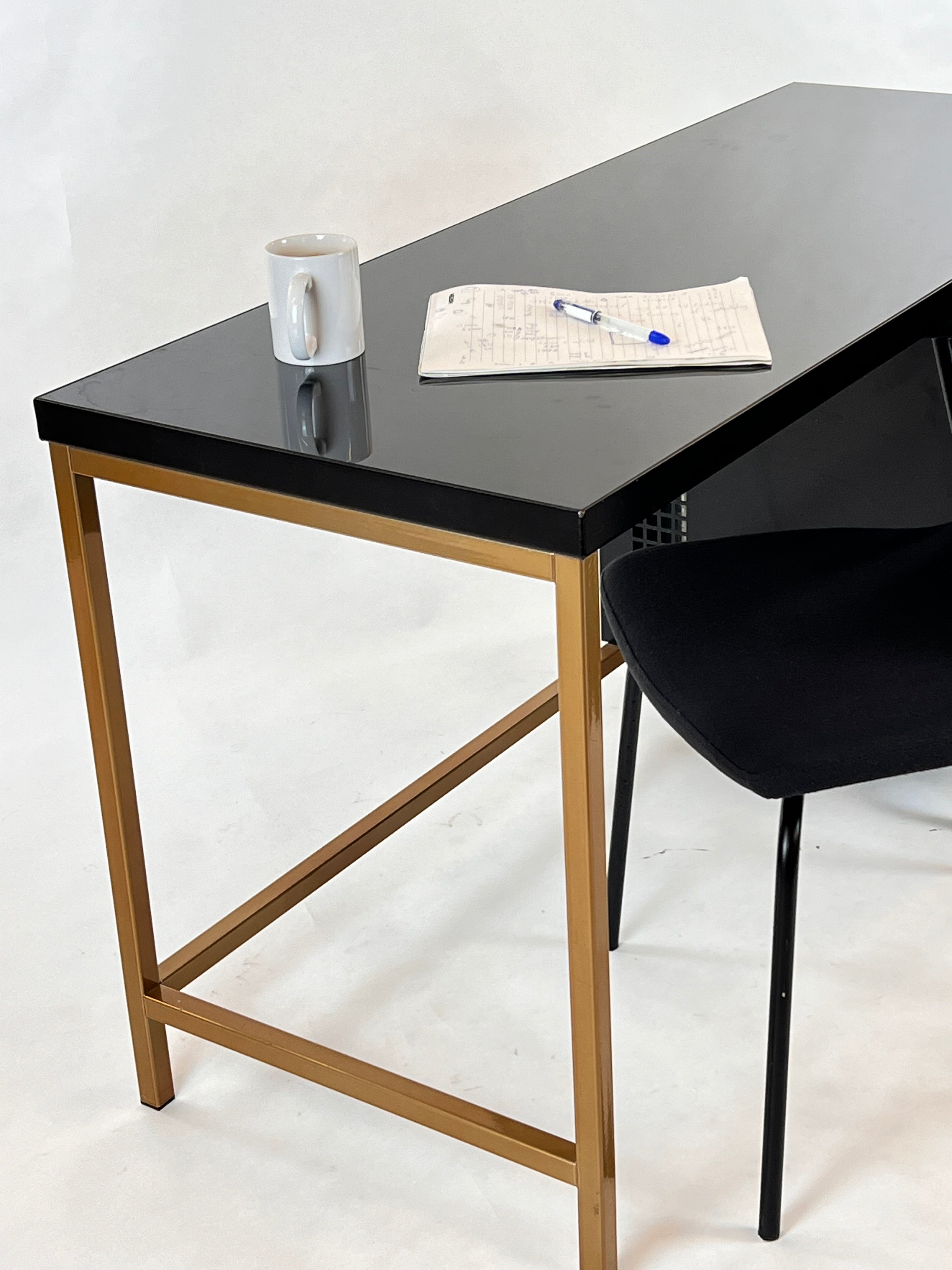 Skrivebord med Minibar
