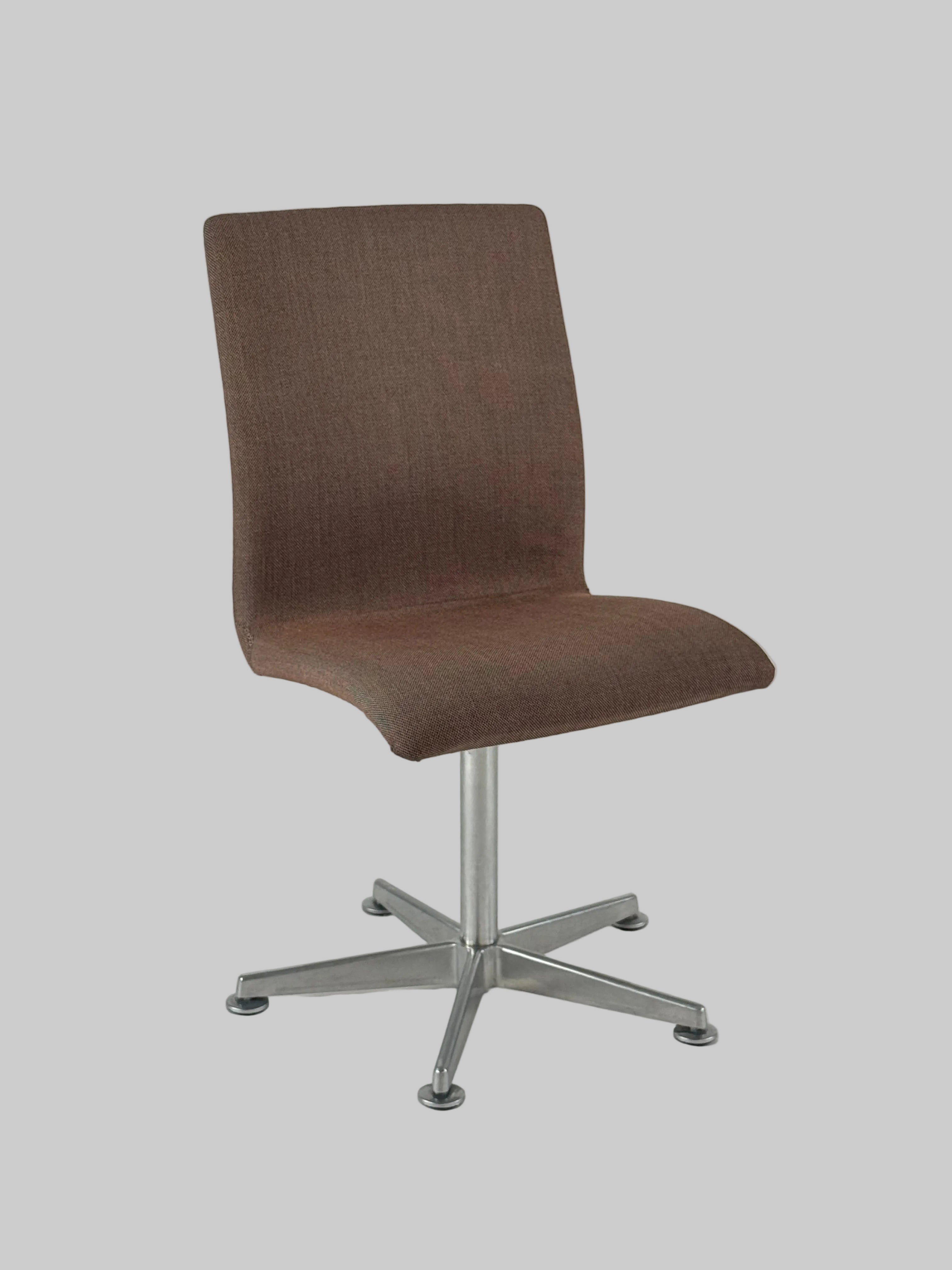 Fritz Hansen Oxford Stol – Brun/Krom Stel