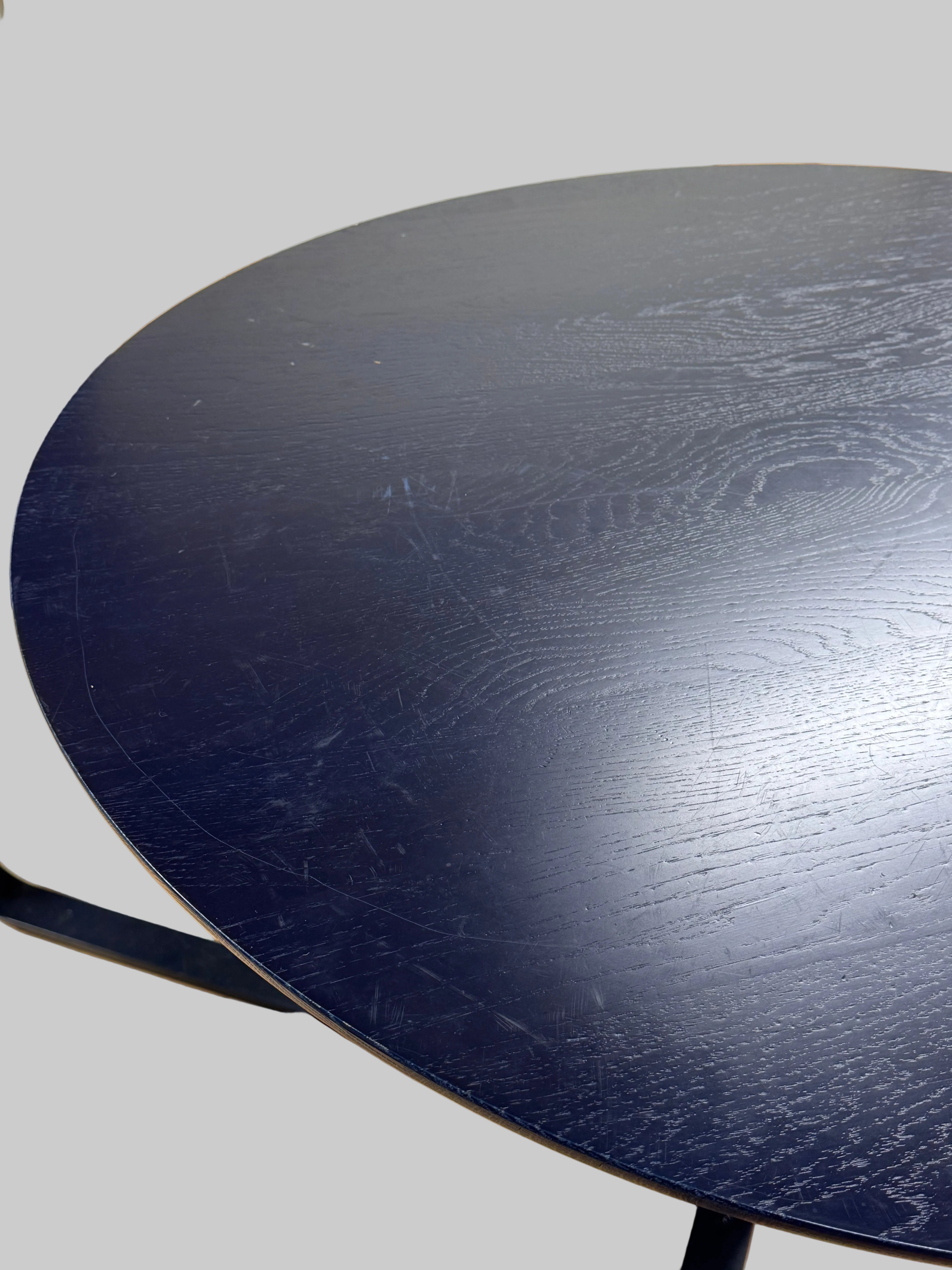 +Halle Picnic Table Low – Mørkeblå/Brun Ø180 cm
