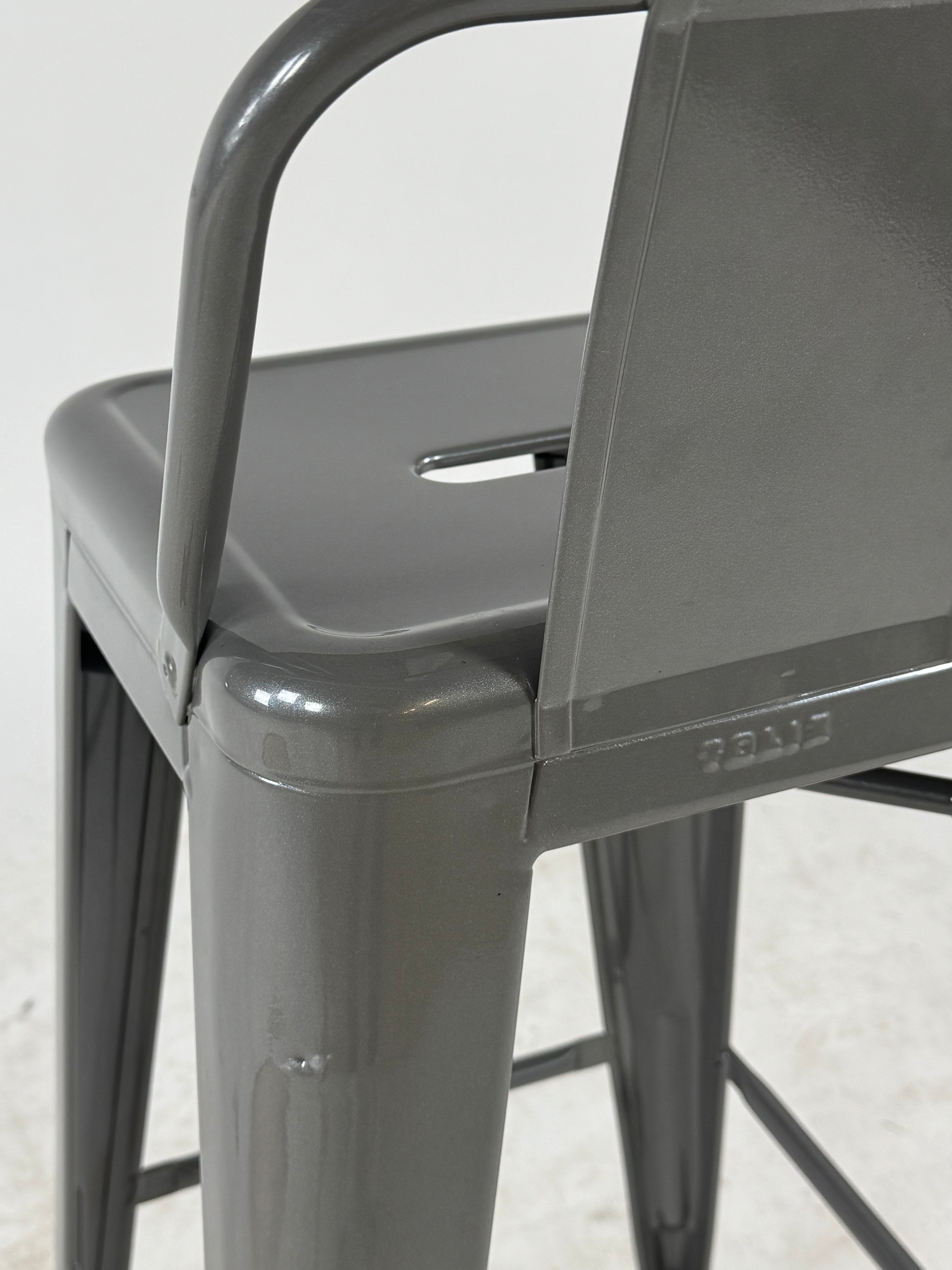 Tolix HPD75 Barstol – Grå SH 75 cm