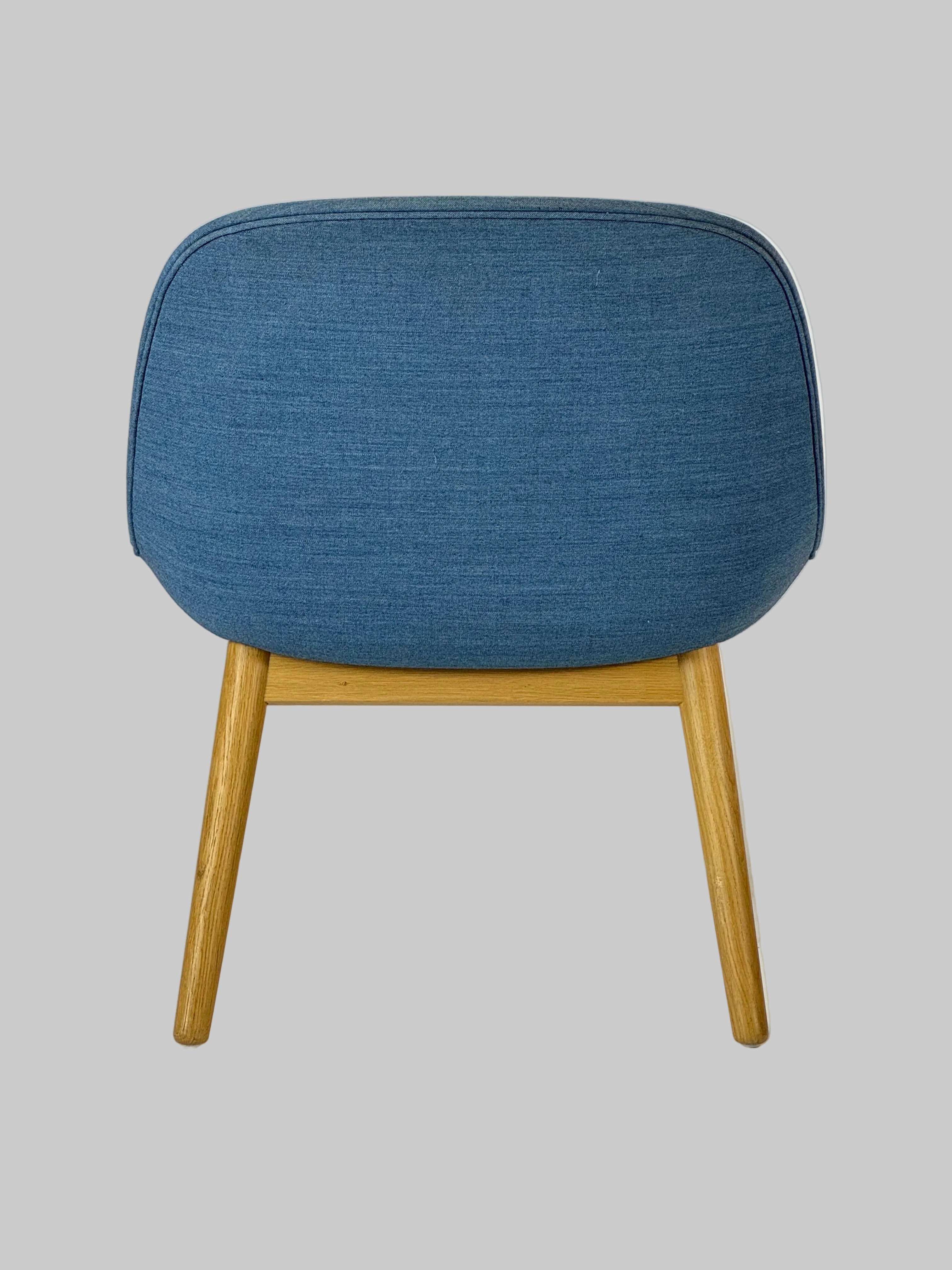 Muuto Fiber Lounge Stol – Blå/Eg Stel