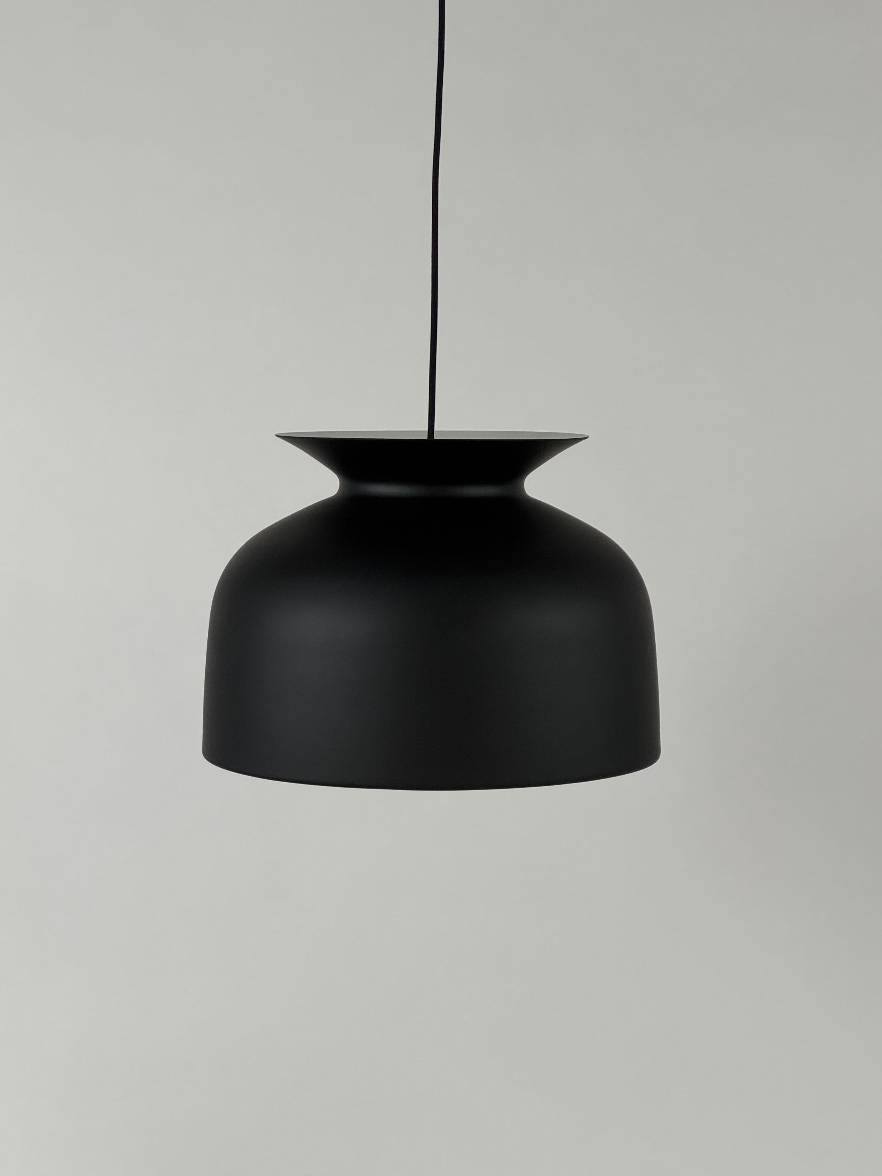 GUBI Ronde Lampe – Sort Ø40 cm