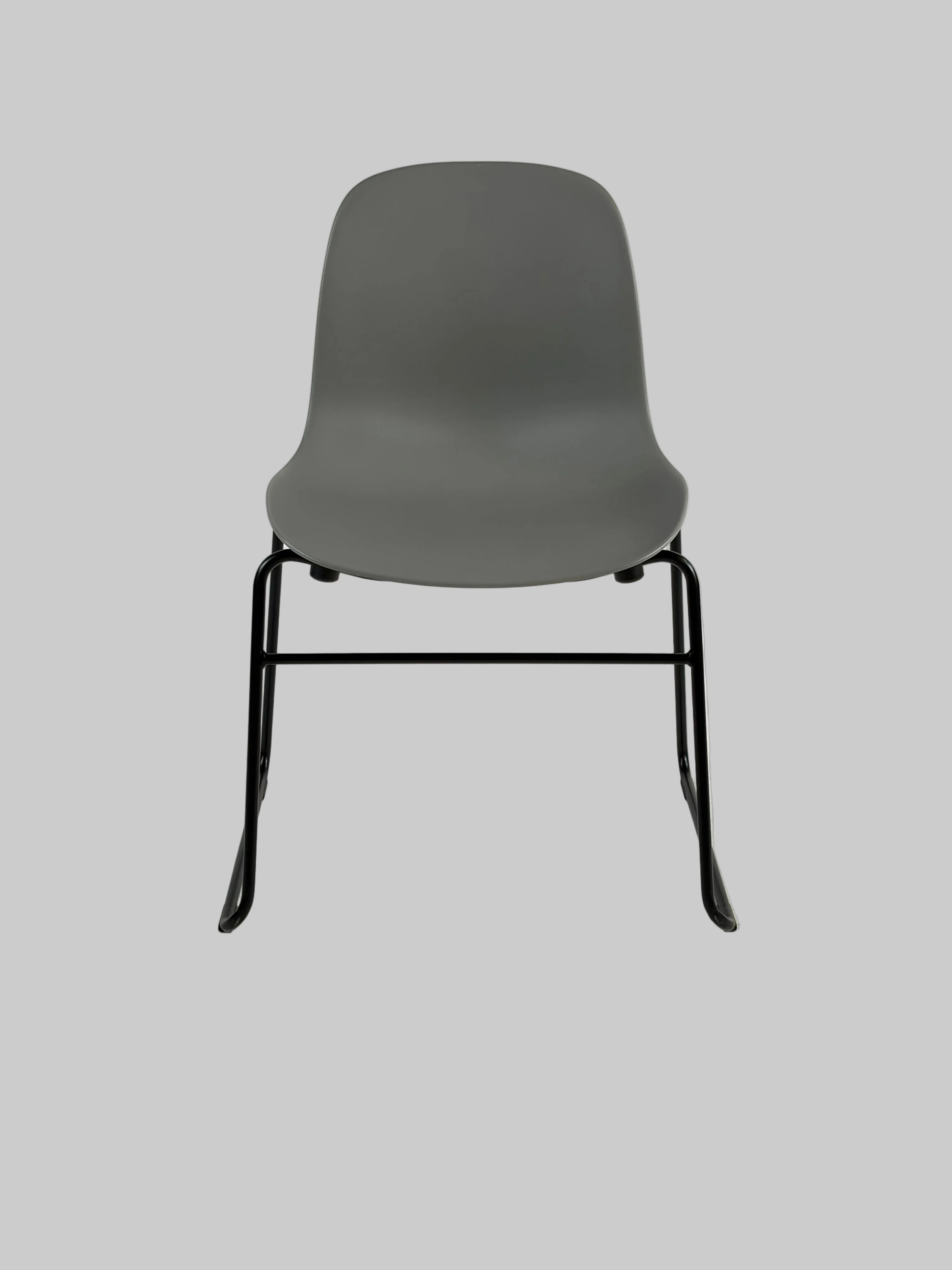 Normann Copenhagen Form Stol – Grå/Sort Stel