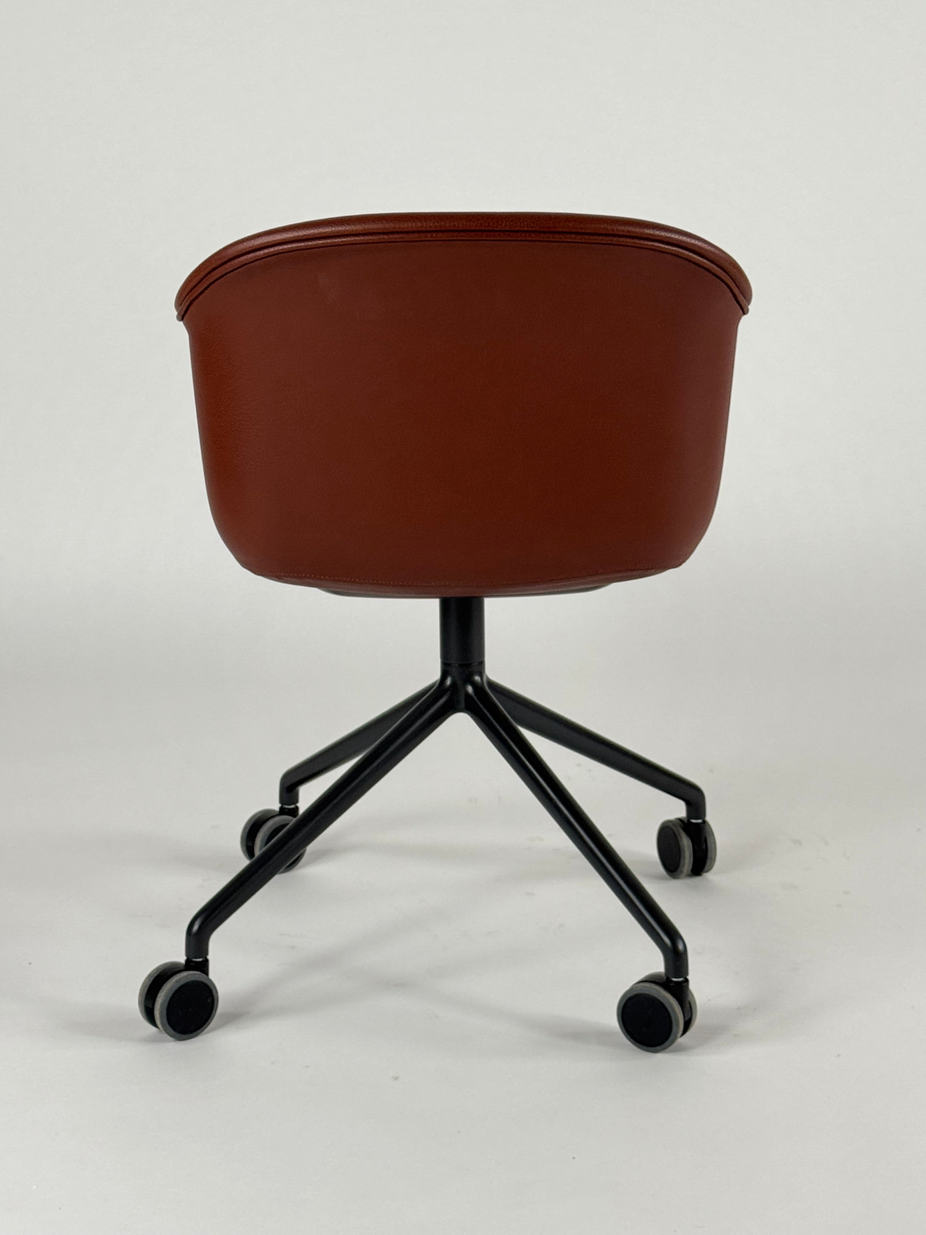 Muuto Fiber Armchair Stol – Brun med Grå Stel Læder