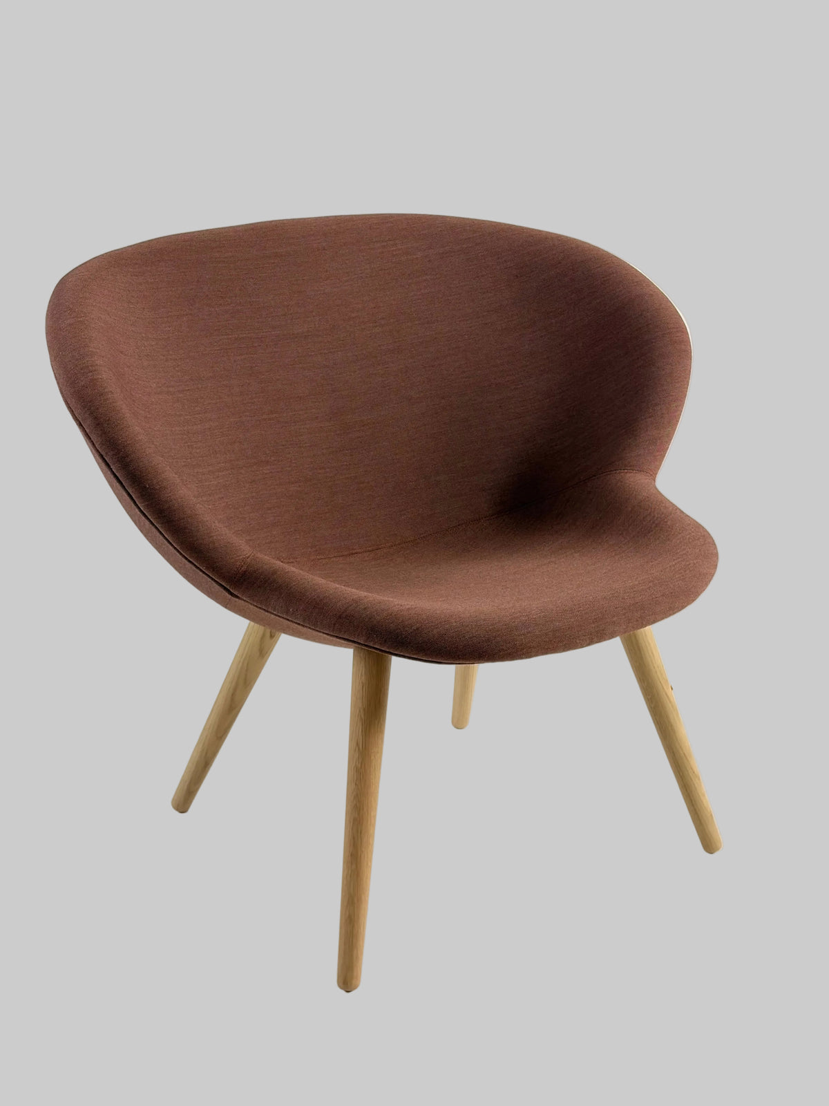 +HALLE Capri Loungestol – Brun/Eg Stel