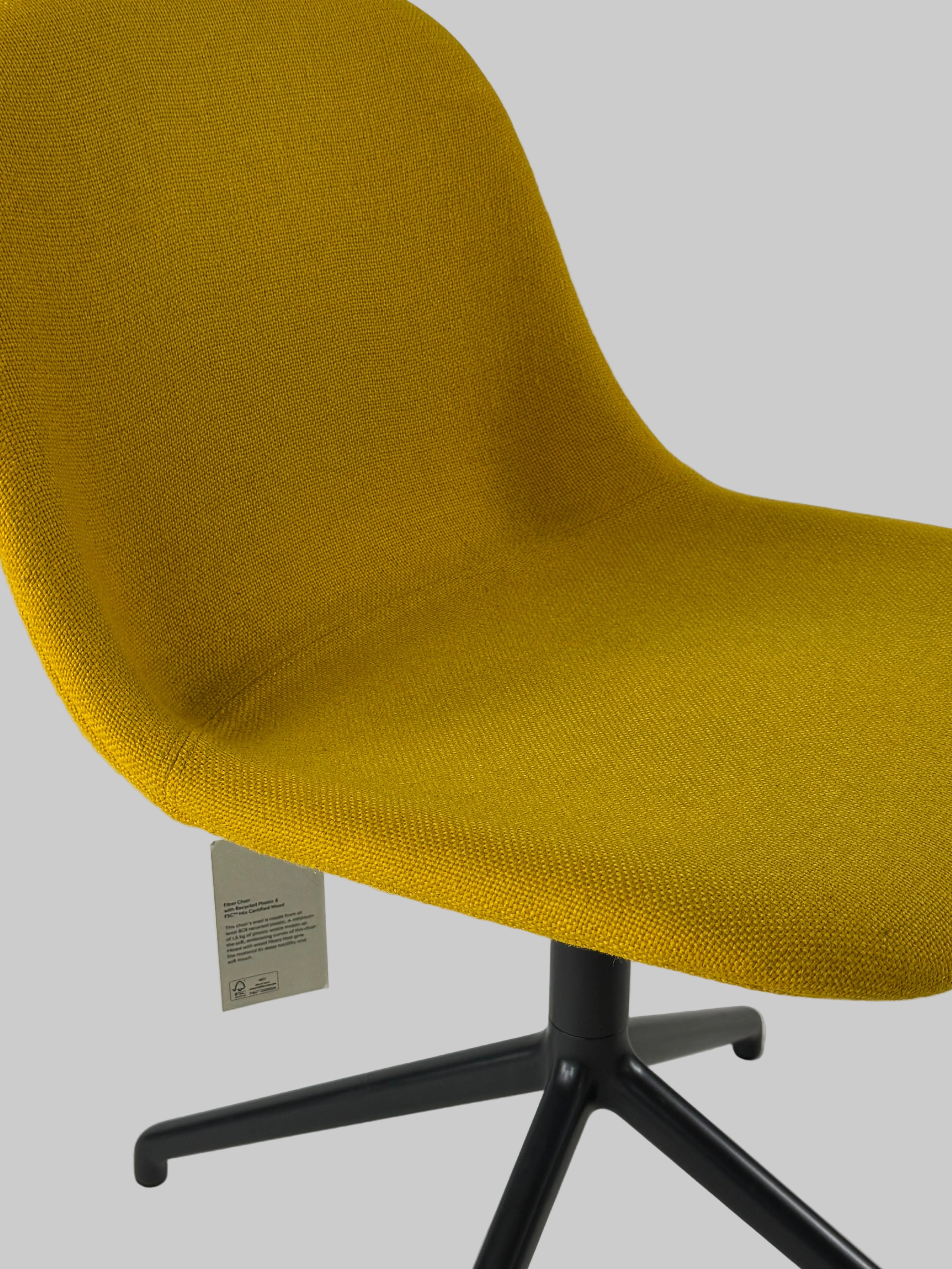Muuto Fiber Side Stol – Gul/Antracitgrå Stel