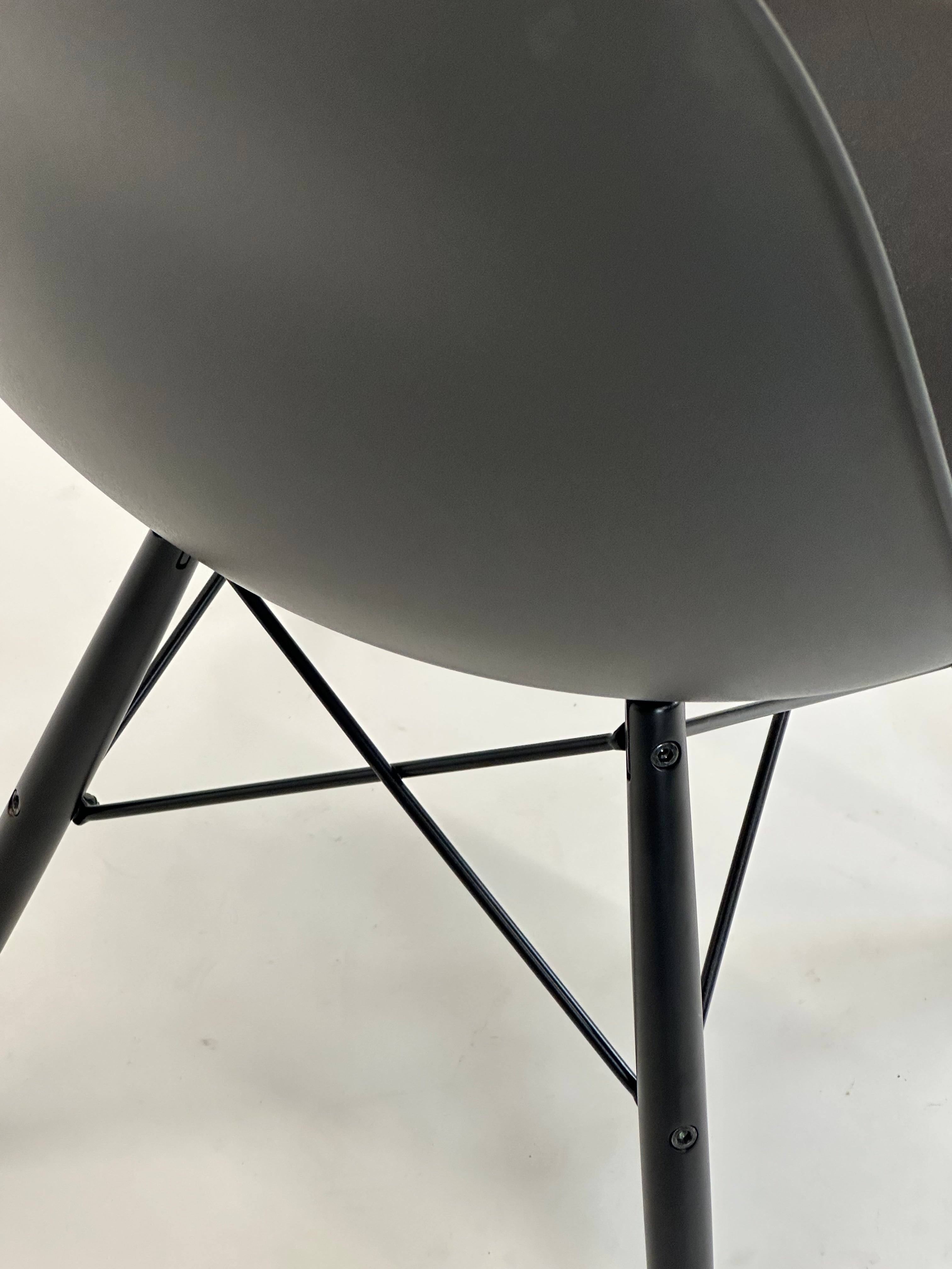 Eames Plastic Side Chair DSW - Vitra