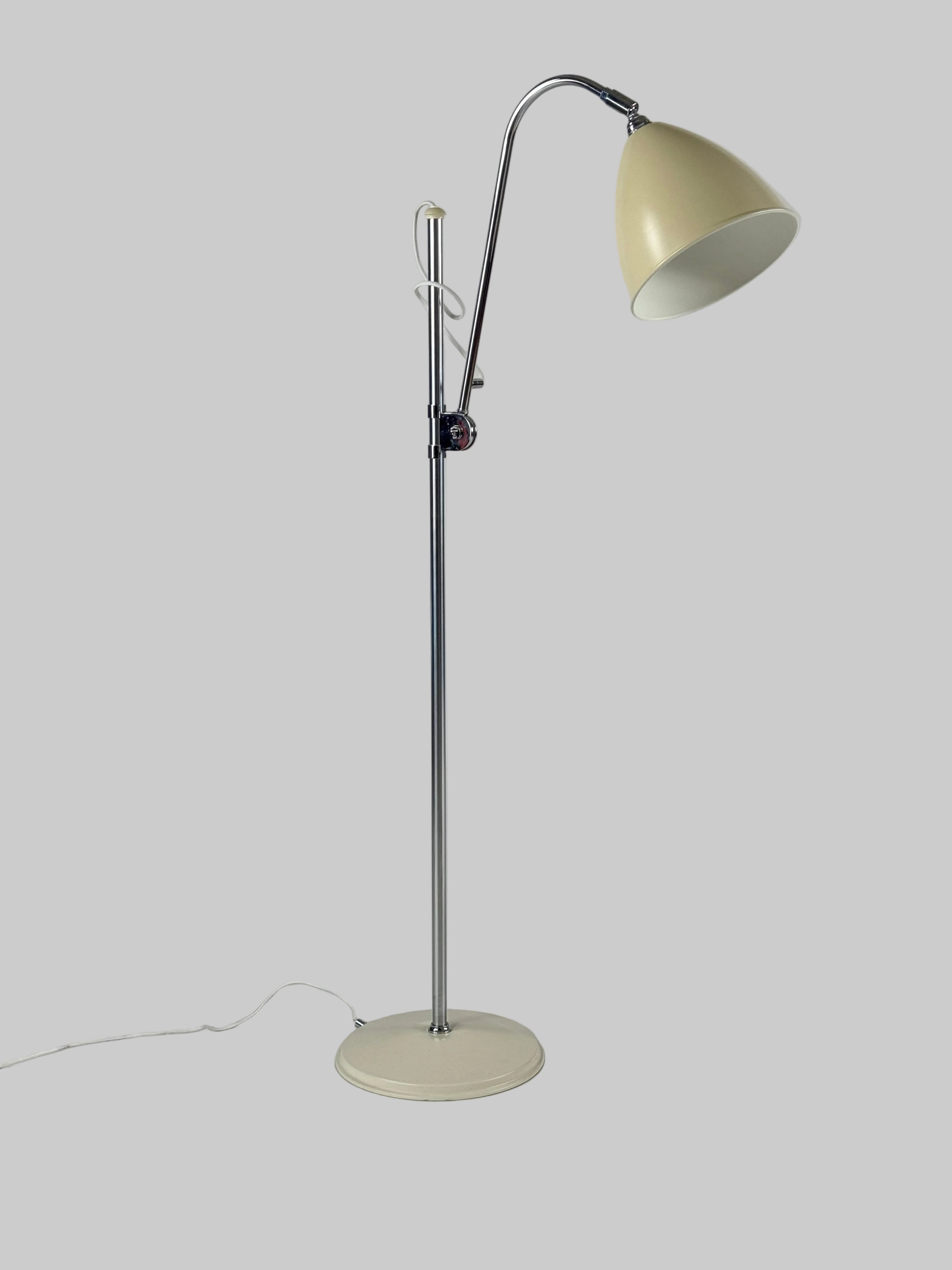 GUBI Bestlite BL3 Gulvlampe – Hvid/Krom Ø21 cm