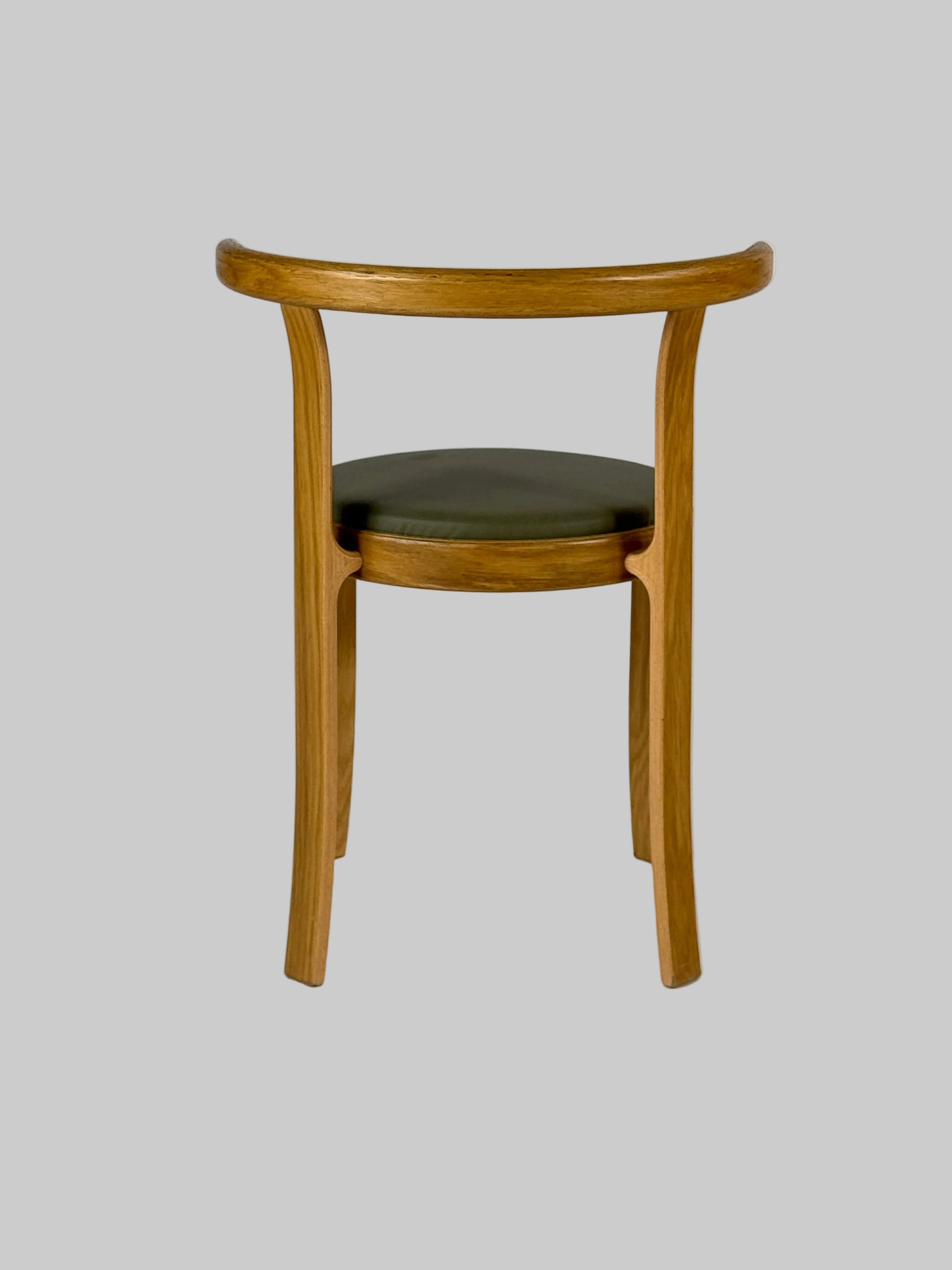 Magnus Olesen 8000 Series Stol – Mørkegrøn/Eg Stel