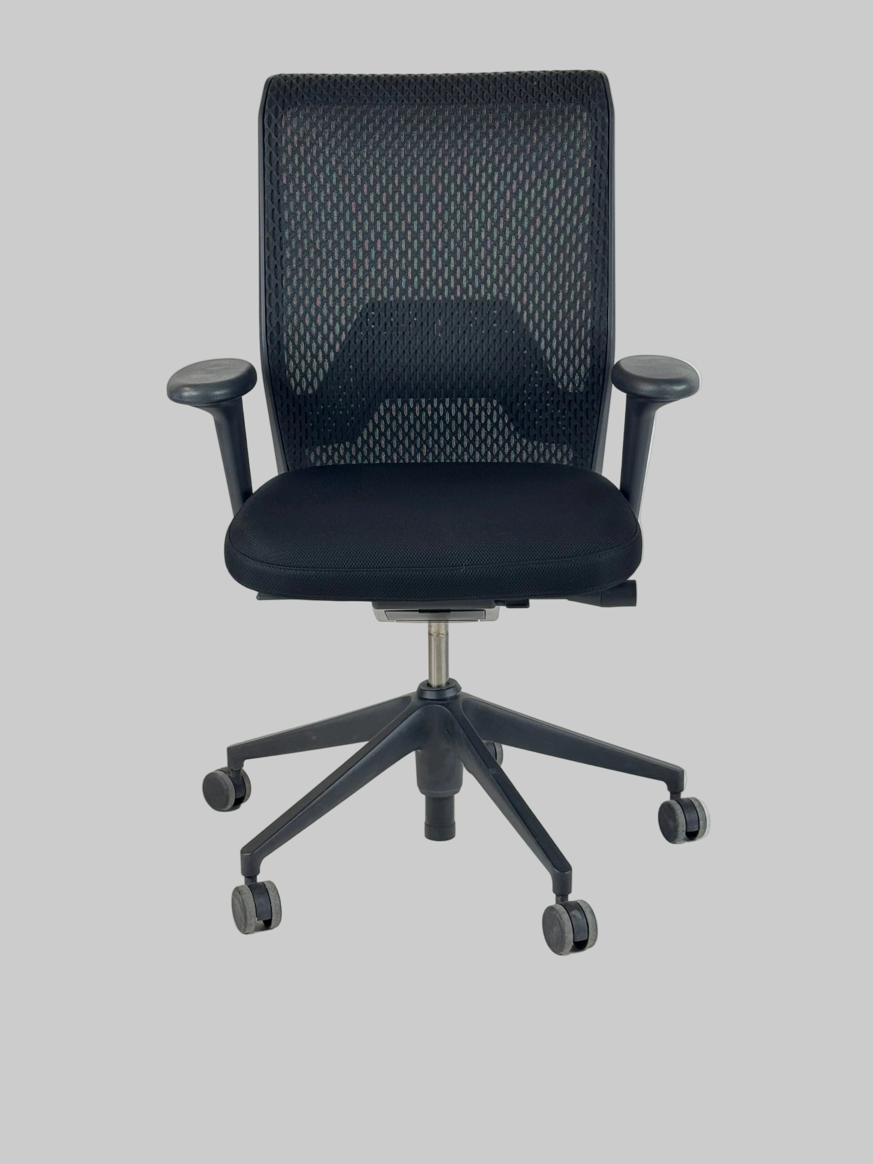 Vitra ID Mesh Kontorstol – Sort m. Armlæn