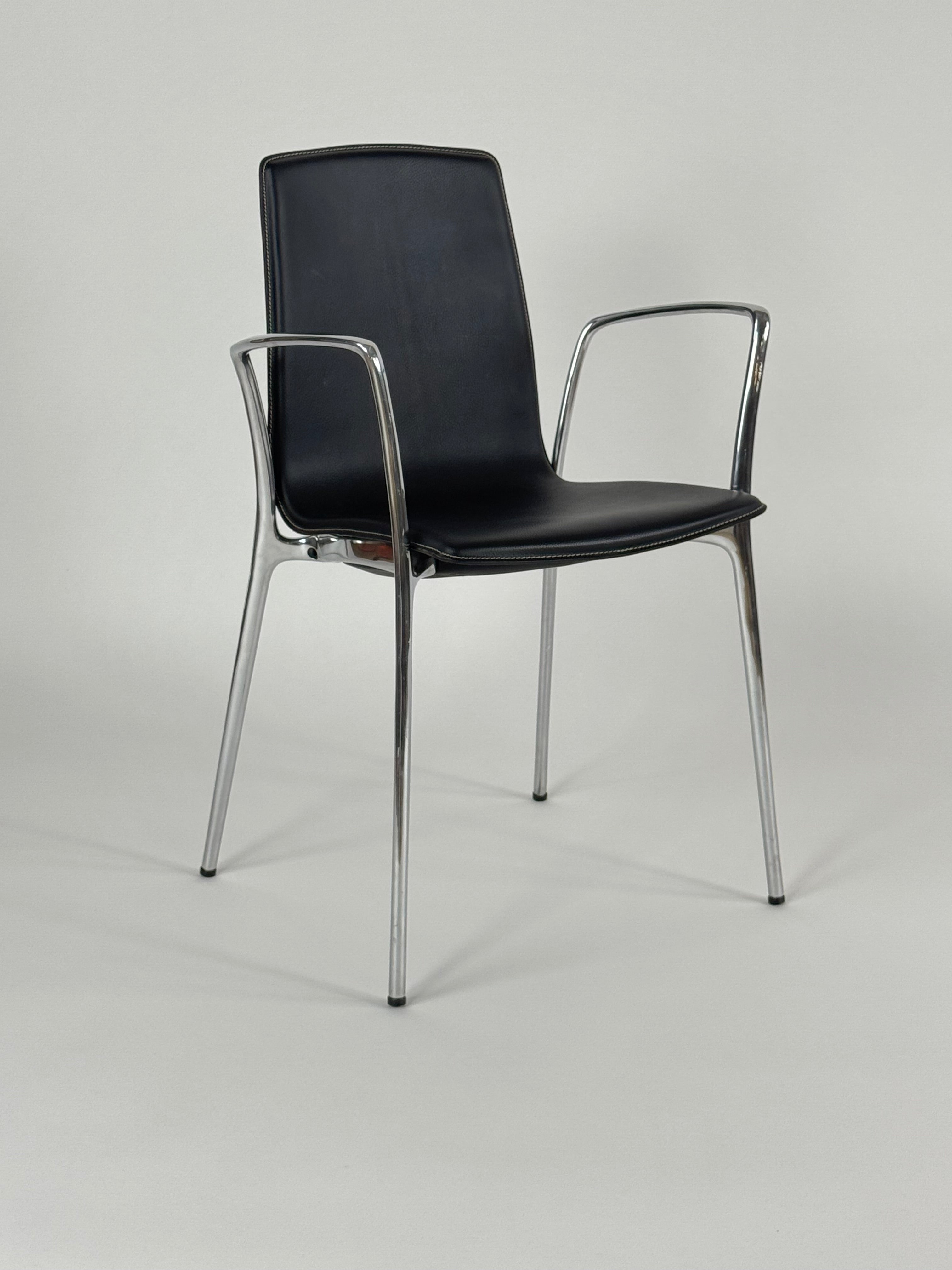 Akaba Gorka Stol – Sort Læder/Krom